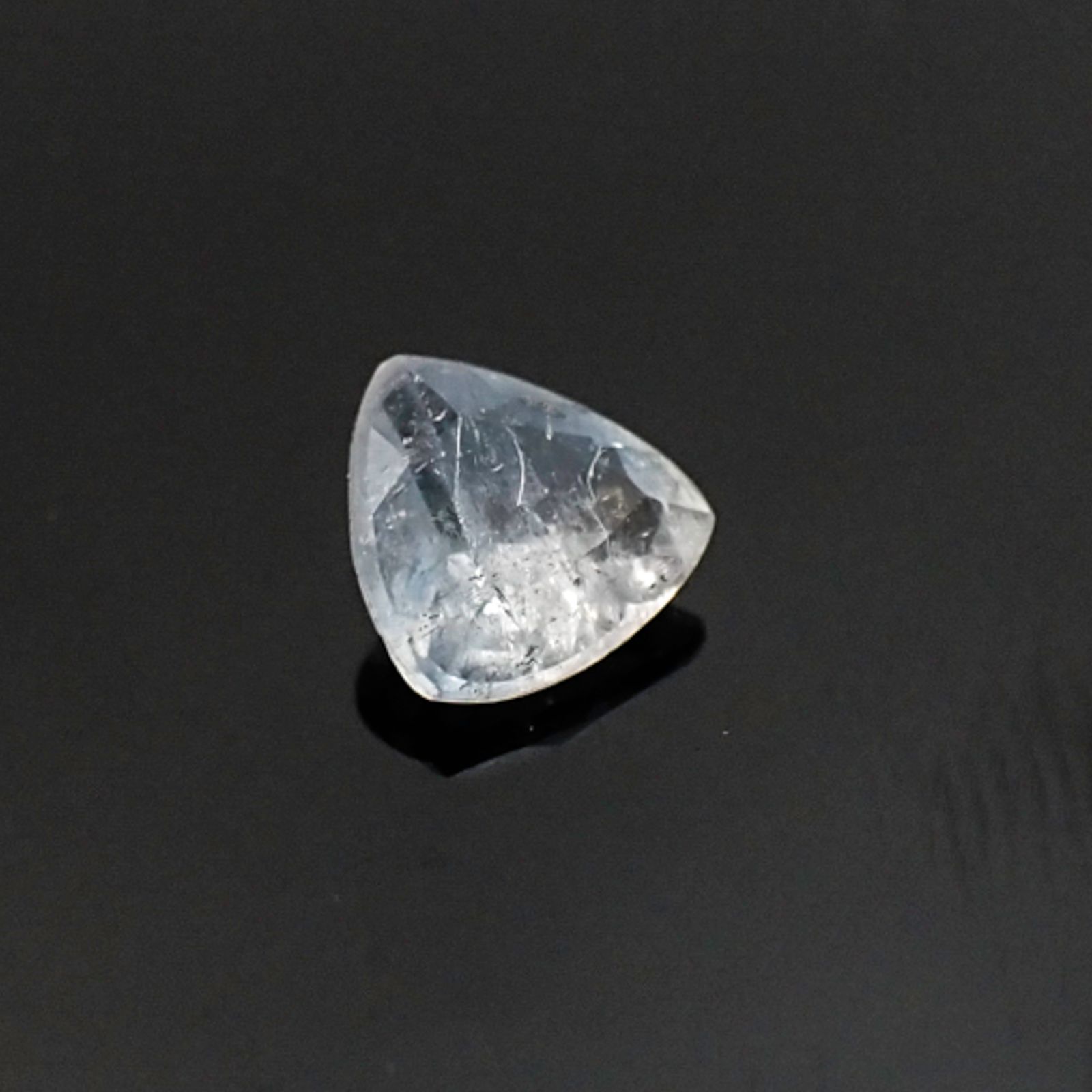 ユークレース(宝石名ユークレース) ブラジル産 0.391ct ソ付(彩珠)[20106487]5×5mm前後