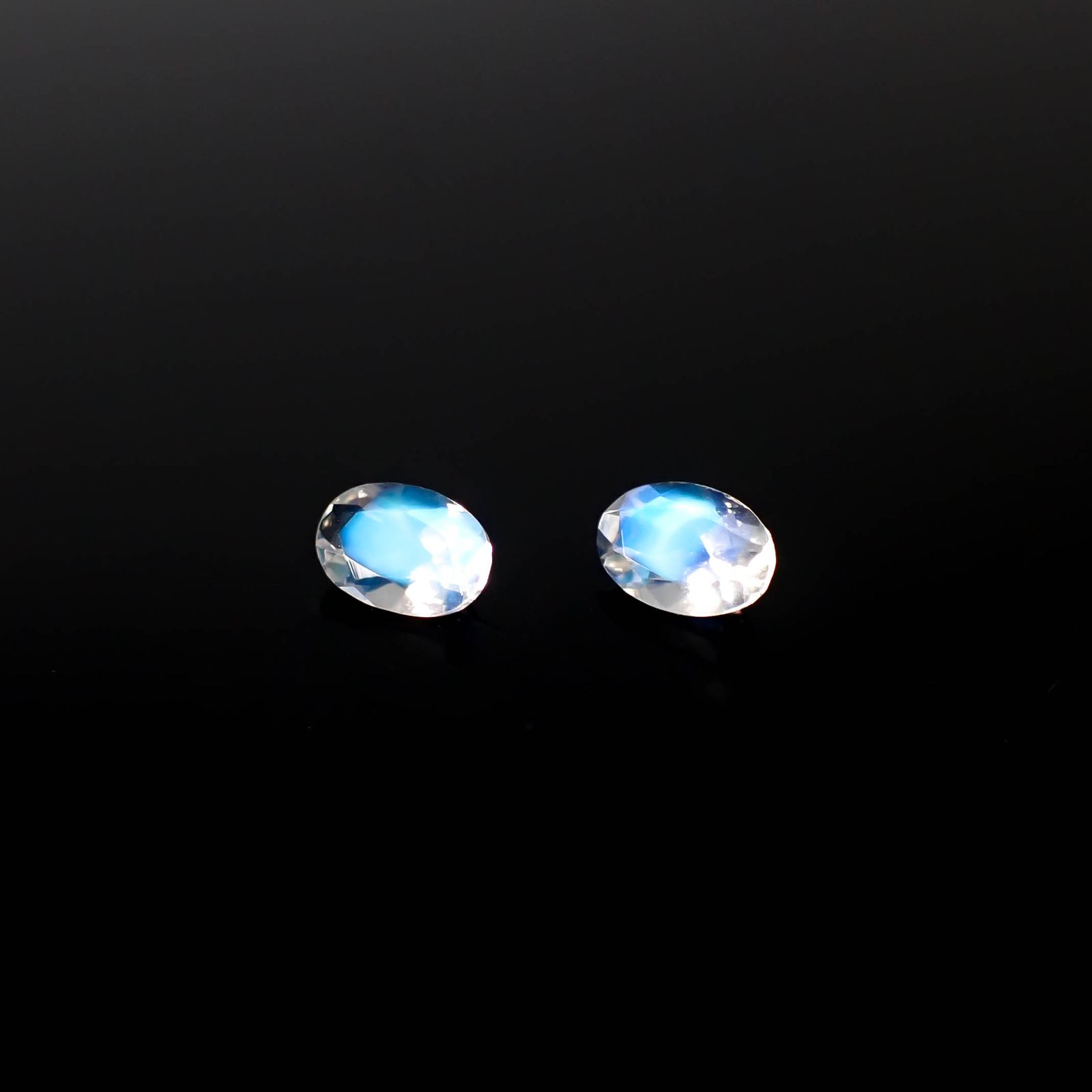 ◇ペアセット◇レインボームーンストーン インド・ビハール産 0.72ct(2pcs合計) 識別済[250430311]5.9x4mm前後