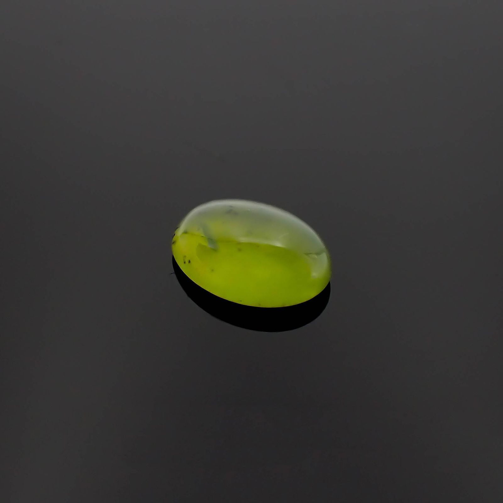 グリーンオパール ブラジル・アマゾン産 1.11ct / 9.5x7.1mm前後 [230120065]