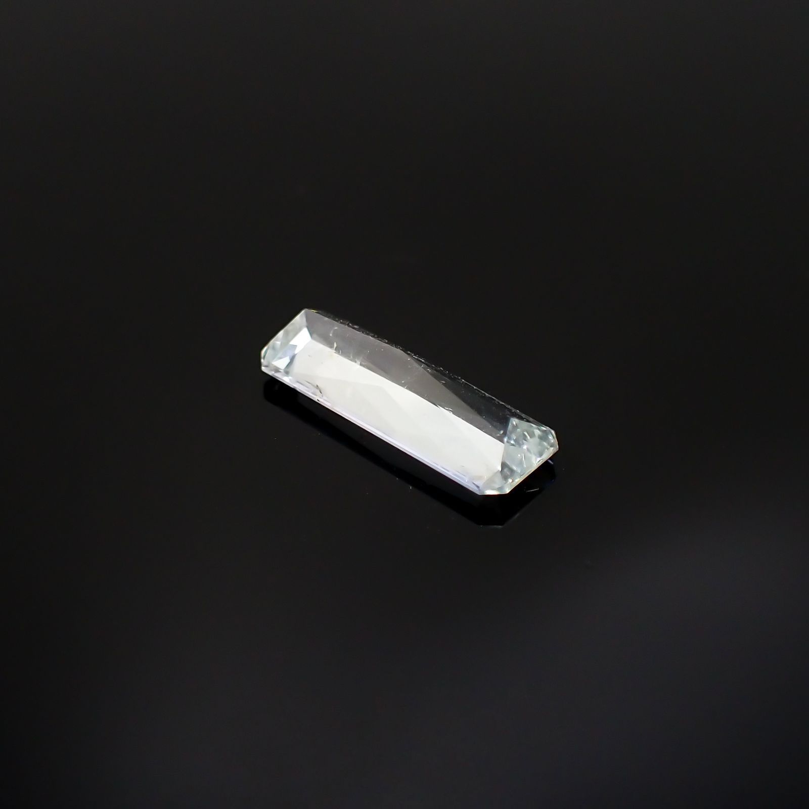 ジェレメジェバイト(宝石名エレメジェバイト)ナミビア産 3.221ct ソ付(彩珠)[220616458]16x5.8mm前後