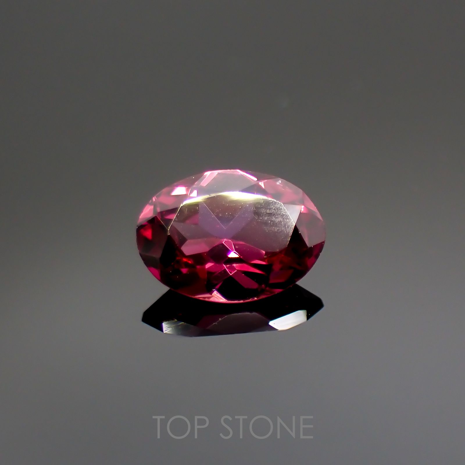 ロードライトガーネット(宝石名ロードライト・ガーネット)ブラジル産 0.82ct 識別済[211113687]7x5mm前後