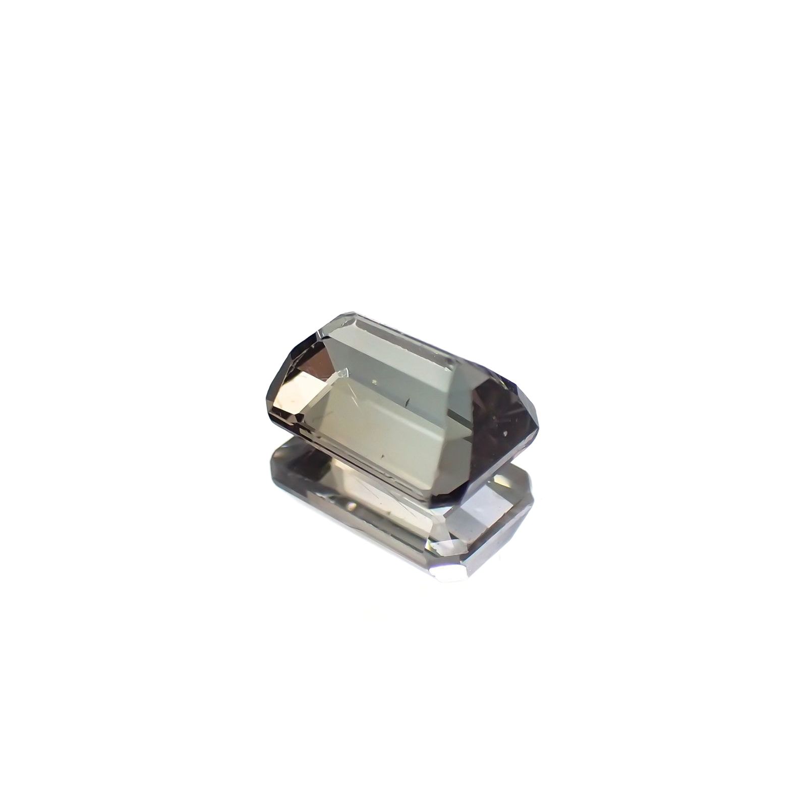 バイカラータンザナイト(宝石名ゾイサイト) タンザニア産 ソ付(彩珠) 0.707ct / 5.8x4.1mm前後 [260311843]