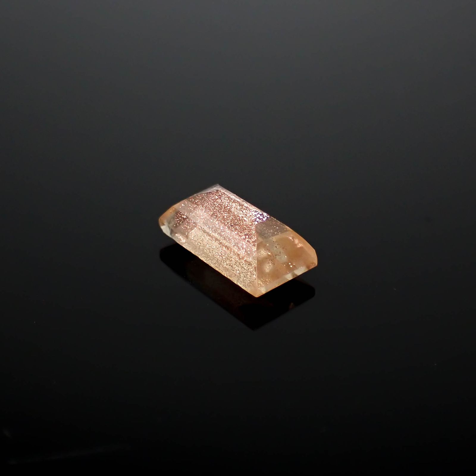 オレゴンサンストーン アメリカ・オレゴン州産 1.39ct[240627873]8.8x4.8mm前後