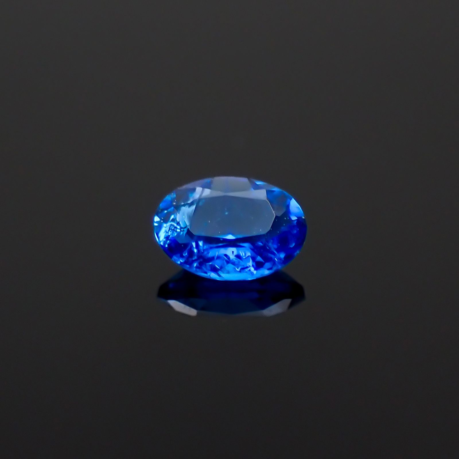 アウイナイト フルオレッセンス(宝石名アウイナイト)ドイツ産 0.066ct 識別済[231024015]3.3x2.3mm前後