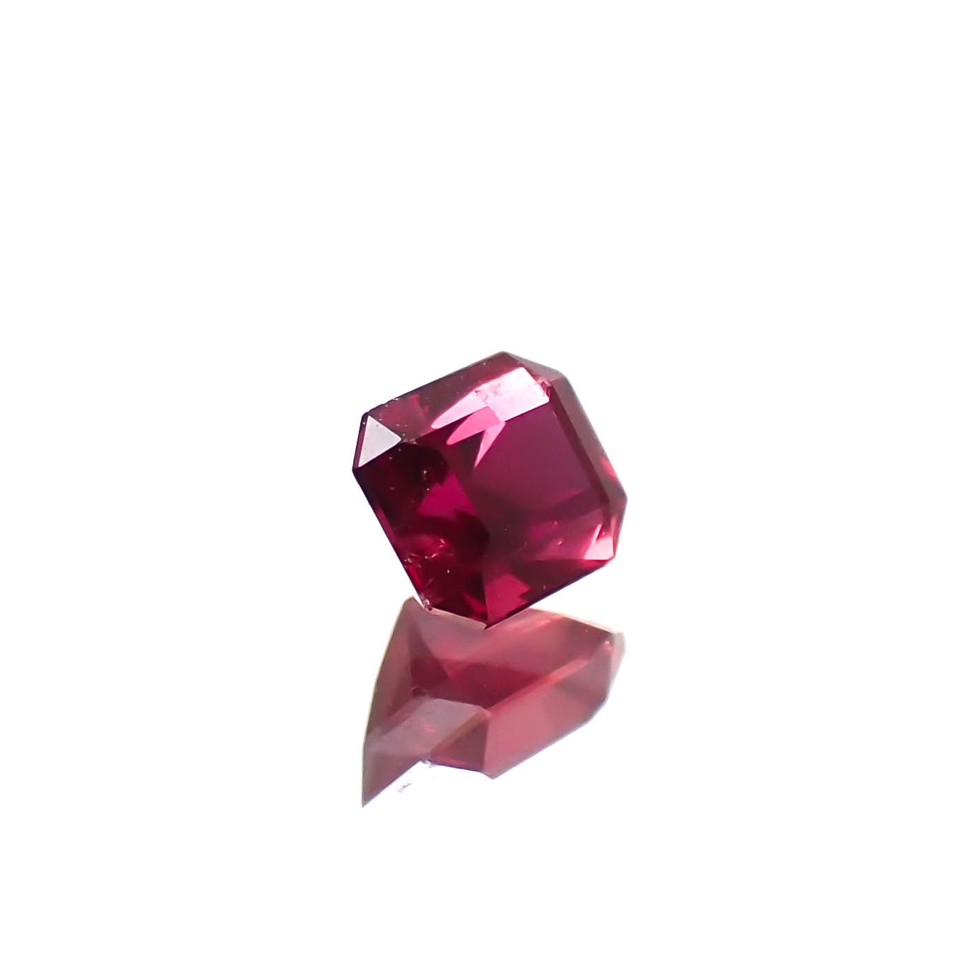 ルビー 非加熱 マダガスカル産 0.23ct [250630504]3.5x2.9mm前後