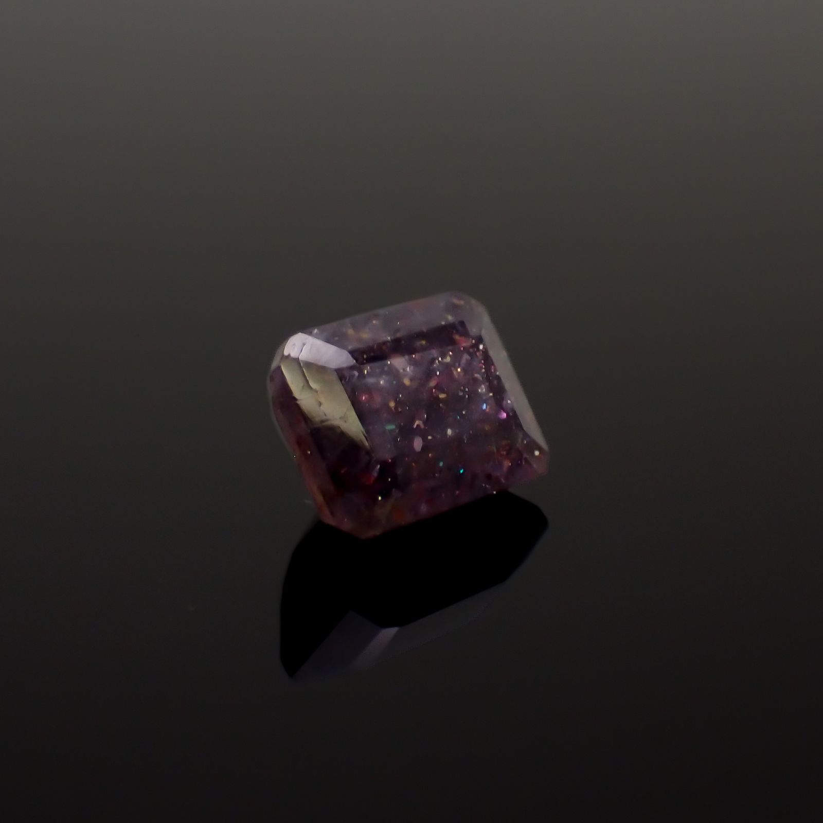 ブラッドショットアイオライト インド産 1.53ct[230923350]7.2x5.9mm前後