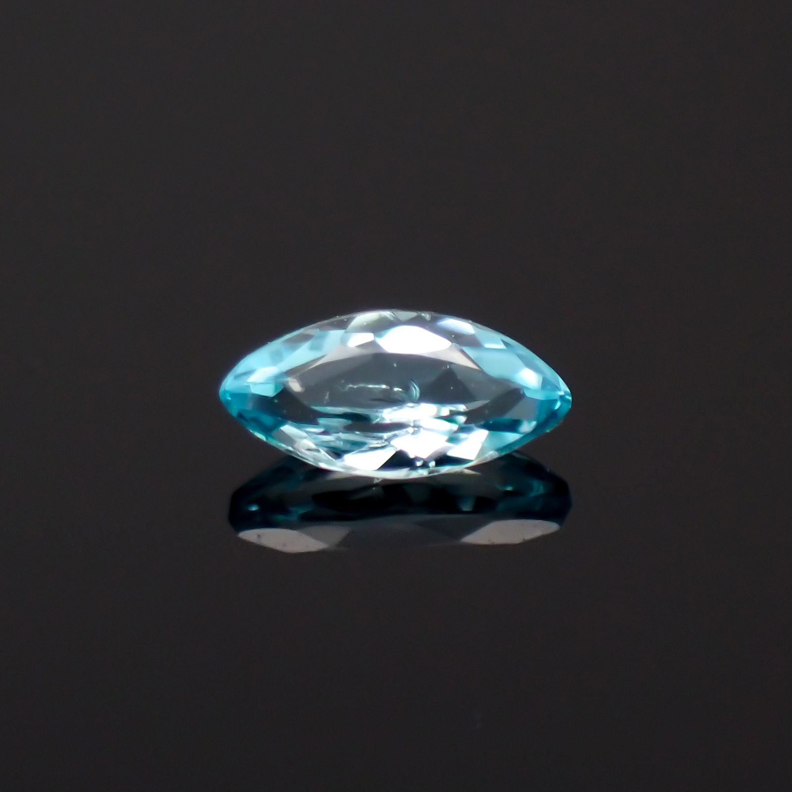 パライバトルマリン(宝石名トルマリン/別名パライバ・トルマリン)ブラジル・パライバ州バターリャ鉱山産 0.058ct 識別済[230622332]3.6x1.8mm前後