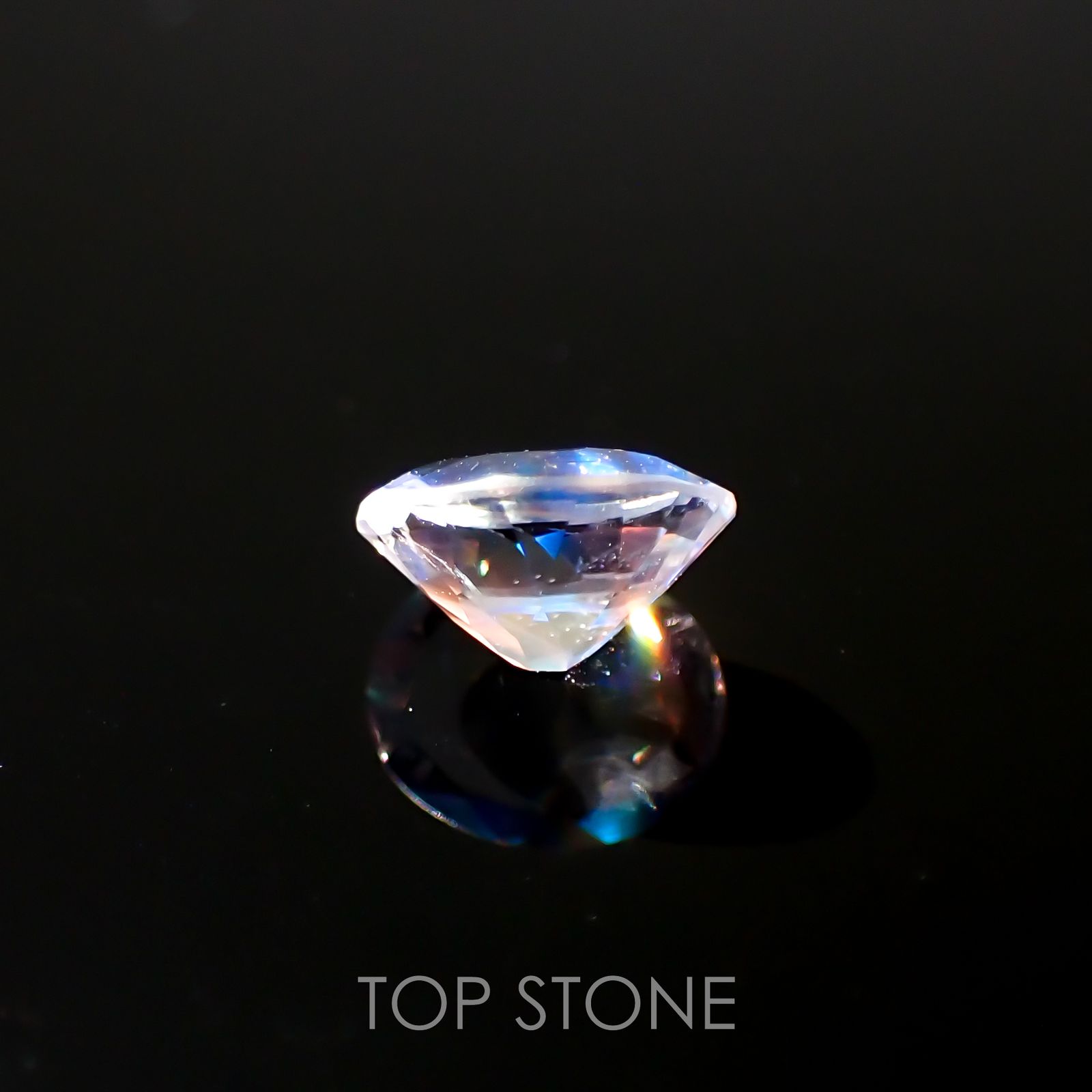 レインボームーンストーン(宝石名ラブラドライト)タンザニア産 0.73ct 識別済[220115457]6.7x5.6mm前後