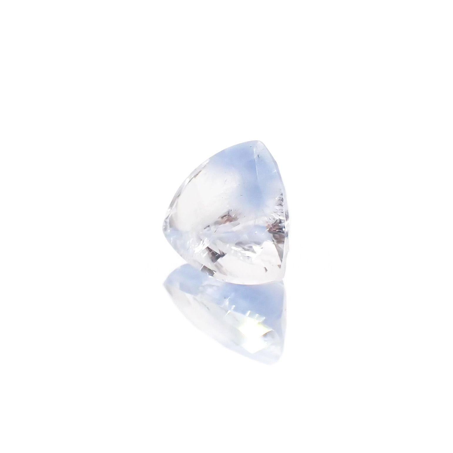 デュモルチェライトインクォーツ ブラジル産 1.87ct / 8.2x8.1mm前後 [231023584]