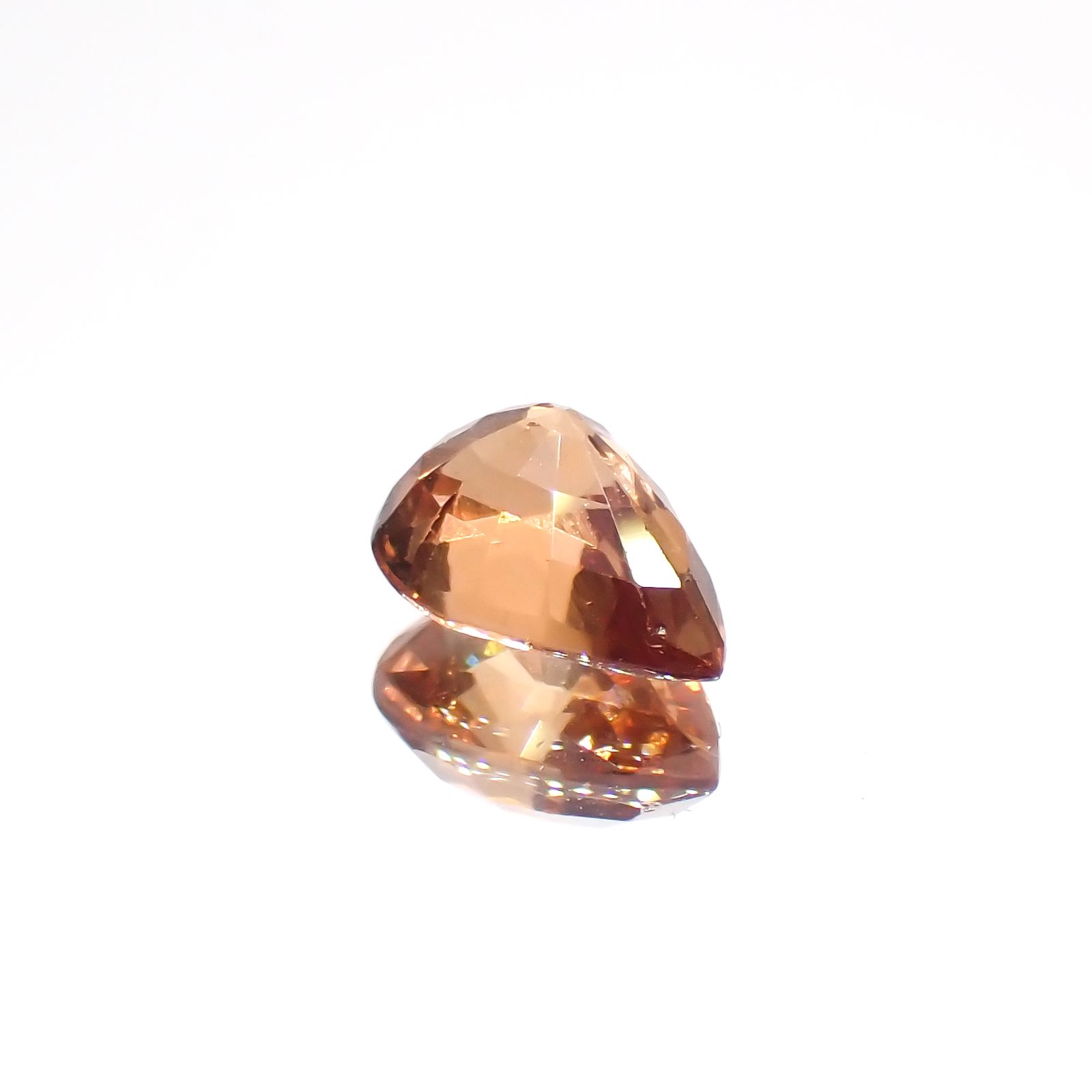 カラーチェンジマラヤガーネット(宝石名ガーネット)タンザニア産 1.26ct 識別済[230421641]7.6x5.5mm前後