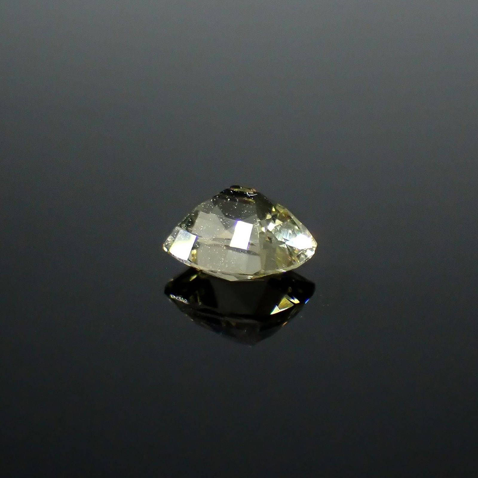 コーネルピン スリランカ産 1.08ct / 6.6x5.7mm前後 [251031238]