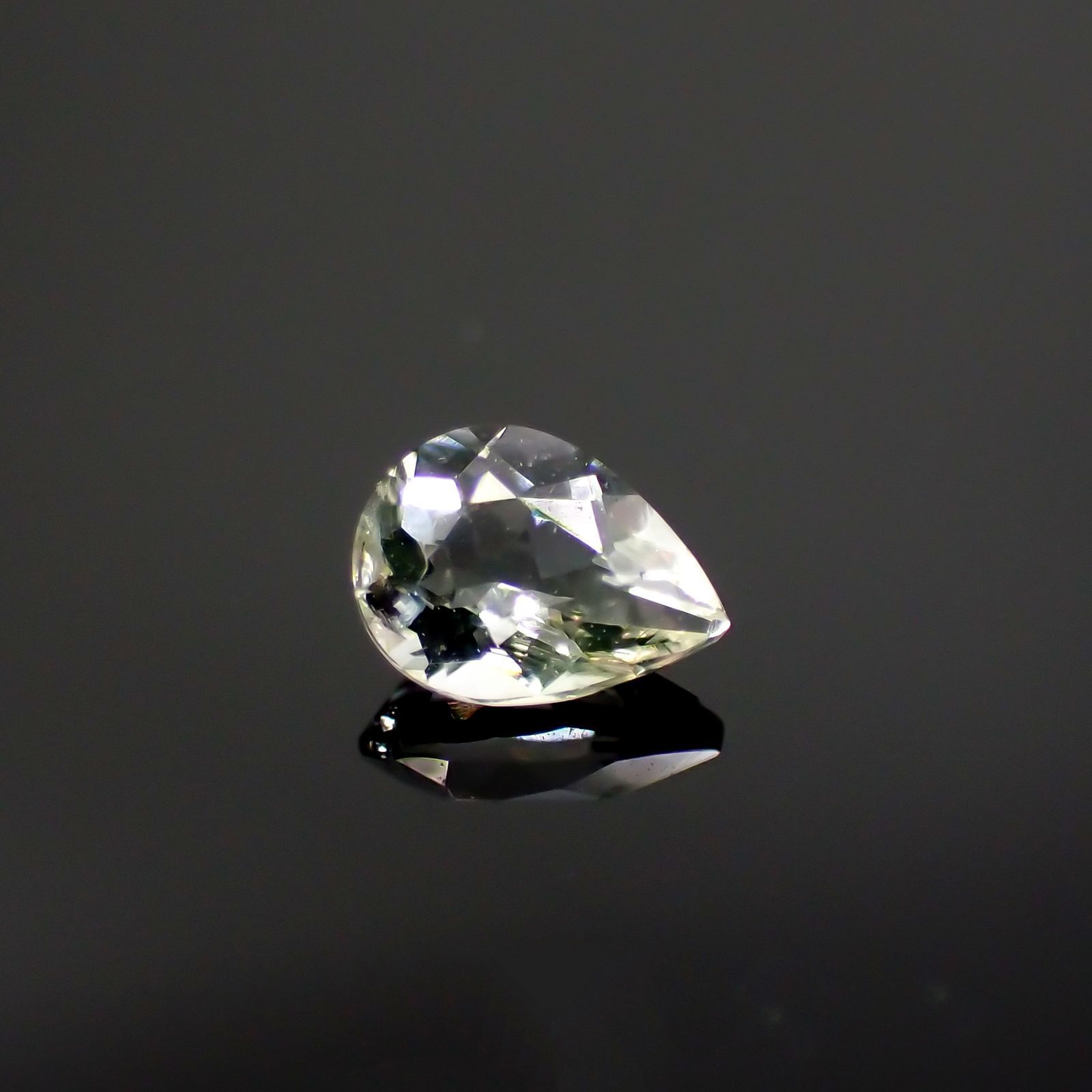 ハイアライトオパール(宝石名オパール) メキシコ産 0.160ct ソ付(彩珠)[210712058]4.5×3.3mm前後