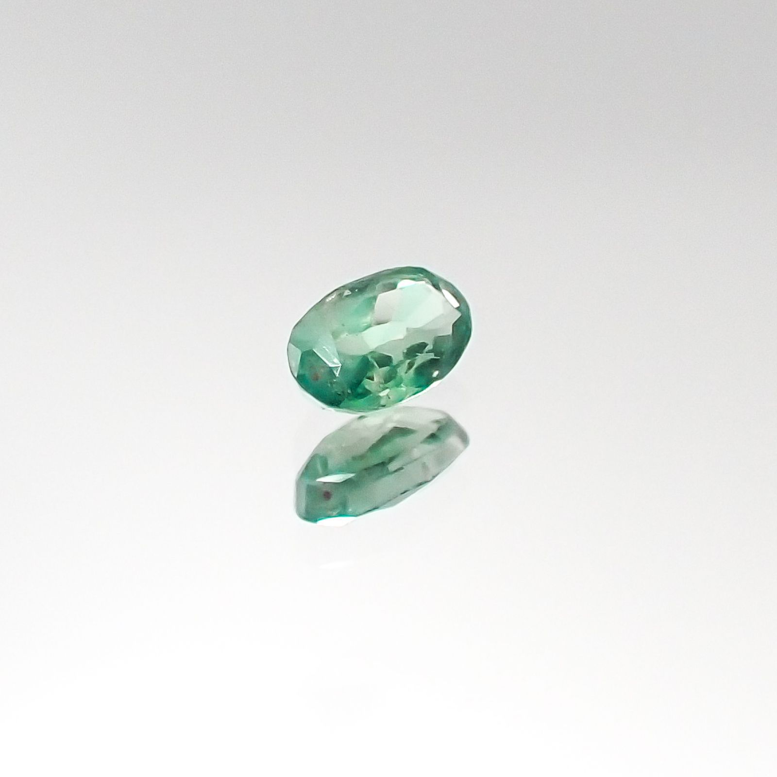 アレキサンドライト(宝石名アレキサンドライト) インド産 0.15ct 識別済[20095559]3.9×2.5mm前後