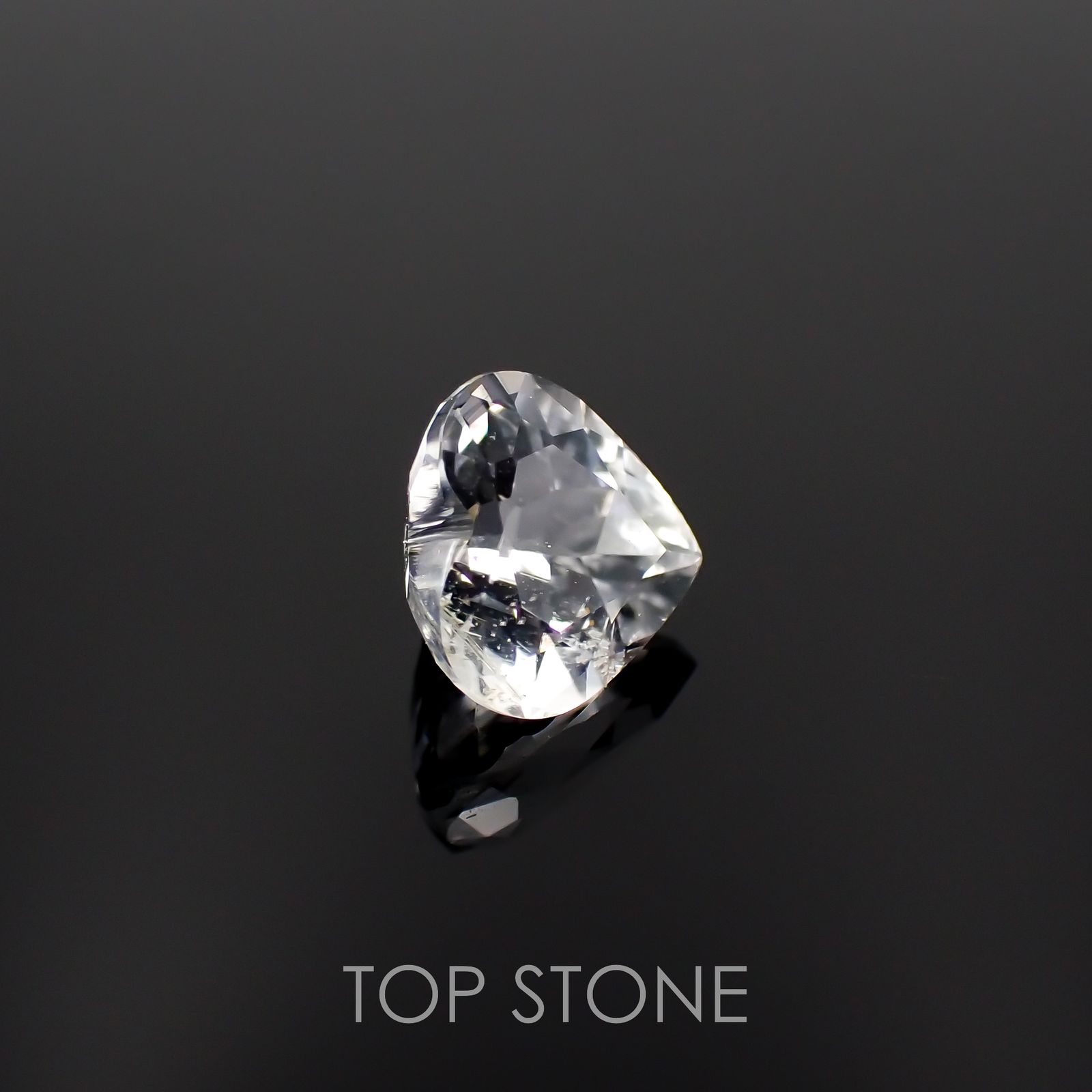 フェナカイト(宝石名フェナカイト)マダガスカル/ブラジル産 0.99ct 識別済[221119132]6.1x6.4mm前後