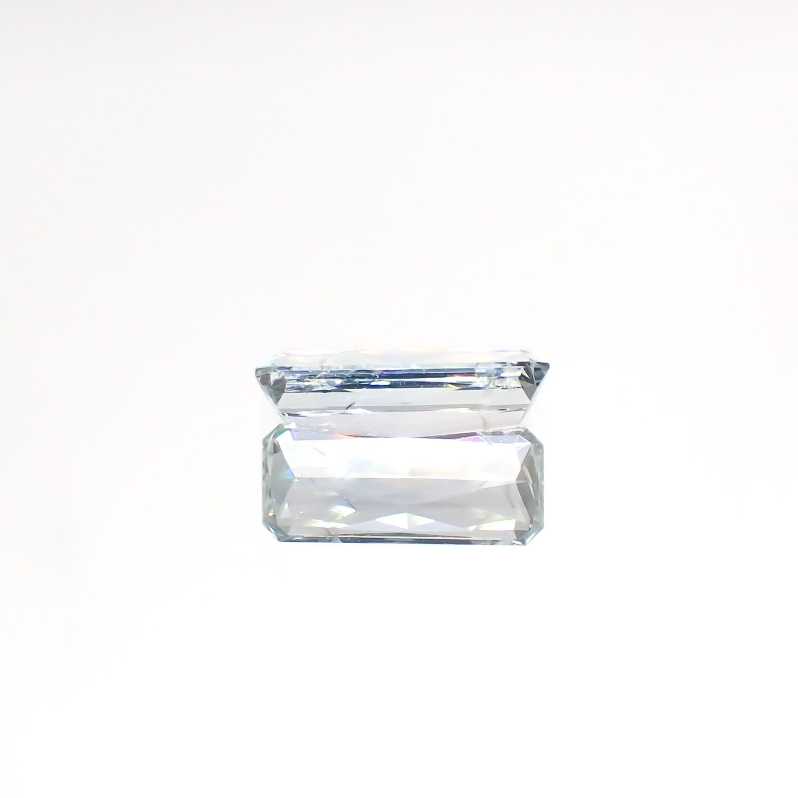 ジェレメジェバイト(宝石名エレメジェバイト)ナミビア産 1.084ct ソ付(彩珠)[220616456]10x4.2mm前後