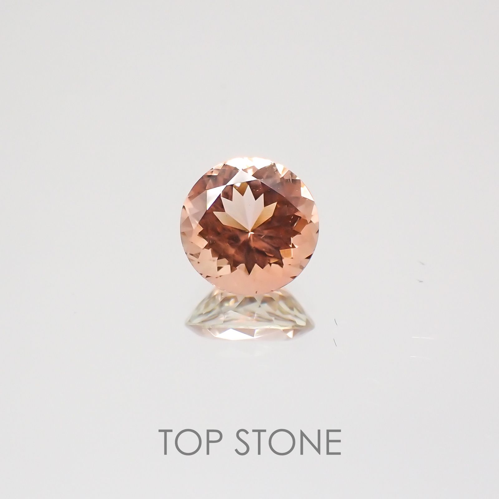 オレゴンサンストーン アメリカ産 ルース 0.71ct[20128883]5.9×5.9mm前後