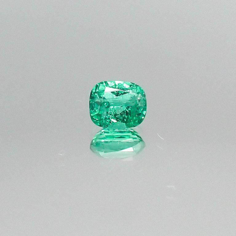 パライバトルマリン(宝石名トルマリン/別名パライバ・トルマリン) ブラジル産 0.409ct ソ付(宝貴協)[20052683]4.8×4.0mm前後