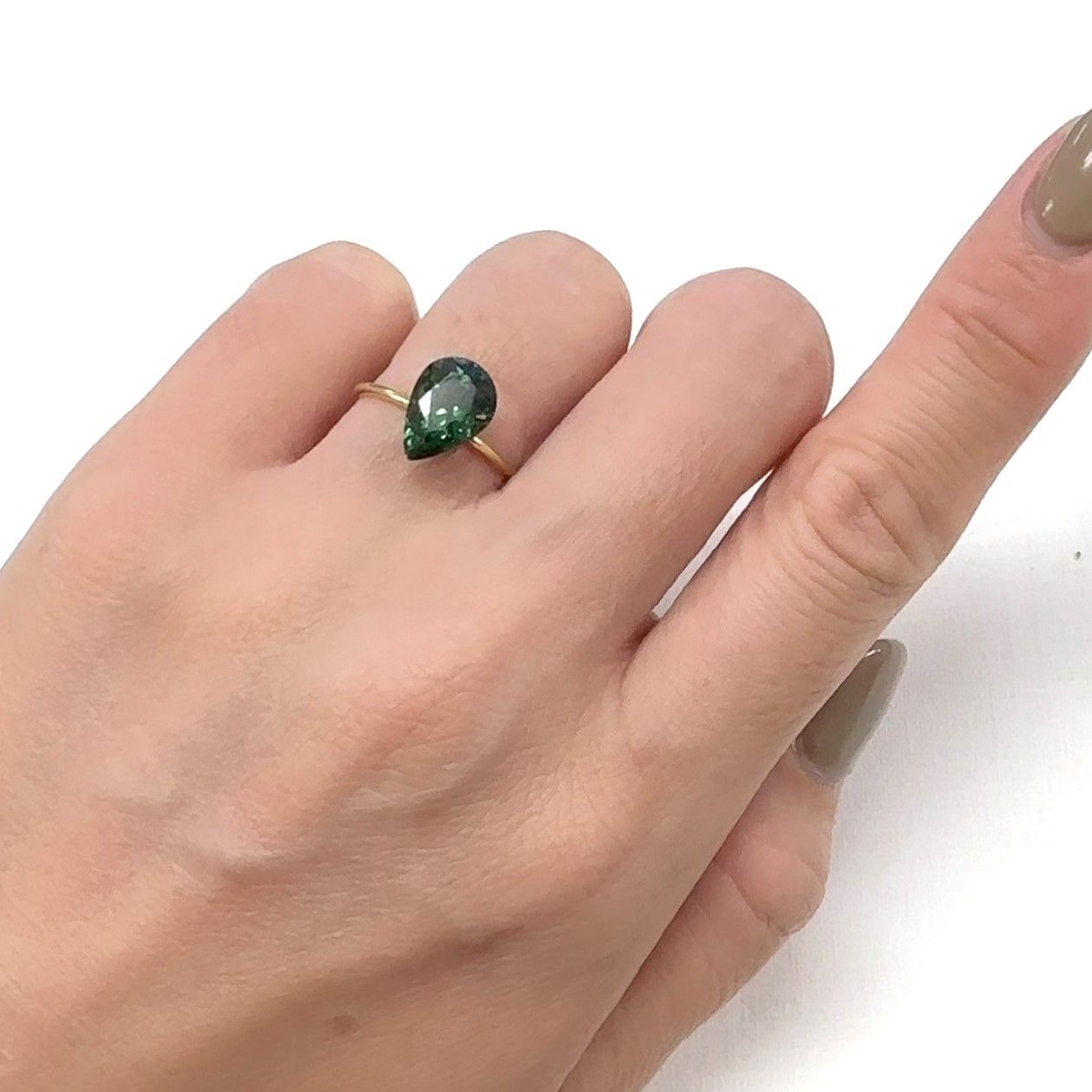 ノーブルモロキサイト(グリーンアパタイト) マダガスカル産 2.52ct[240928977]10.7x7.5mm前後