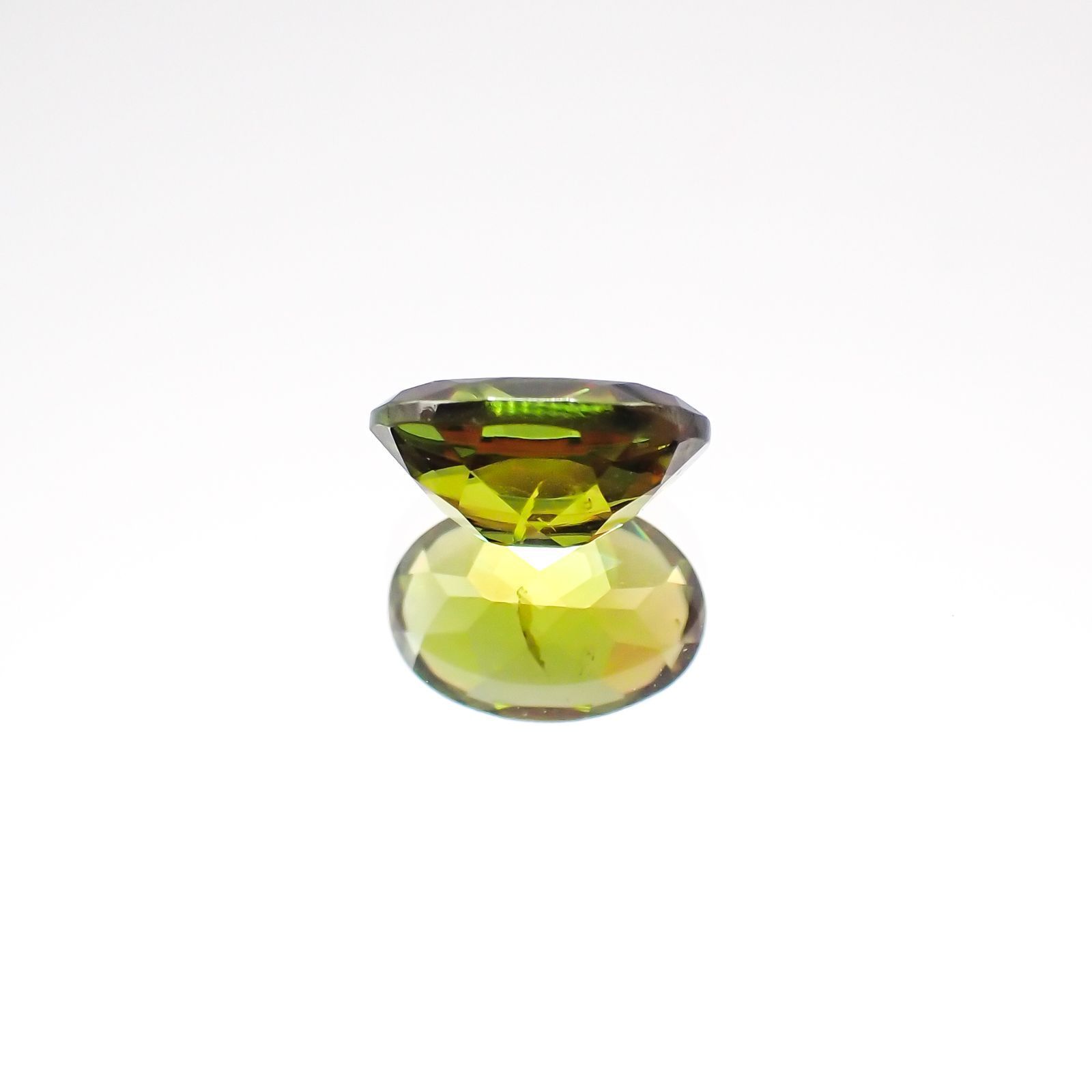 スフェーン(宝石名スフェーン)パキスタン産 0.94ct 識別済[231124137]7.2x5.1mm前後
