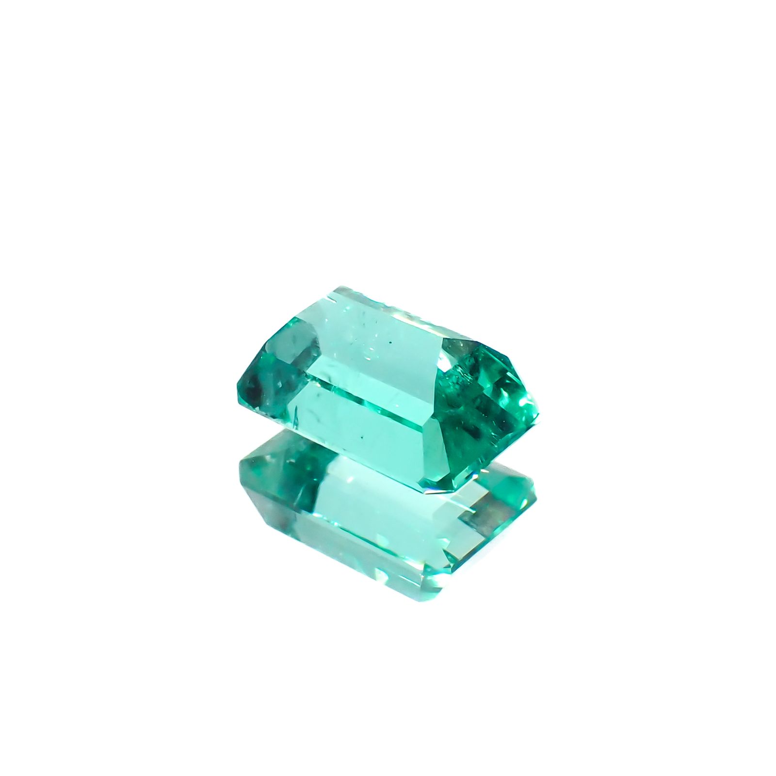 ノンオイルエメラルド(宝石名エメラルド)コロンビア産 0.69ct GIA鑑付[230823282]6.47x4.43mm前後
