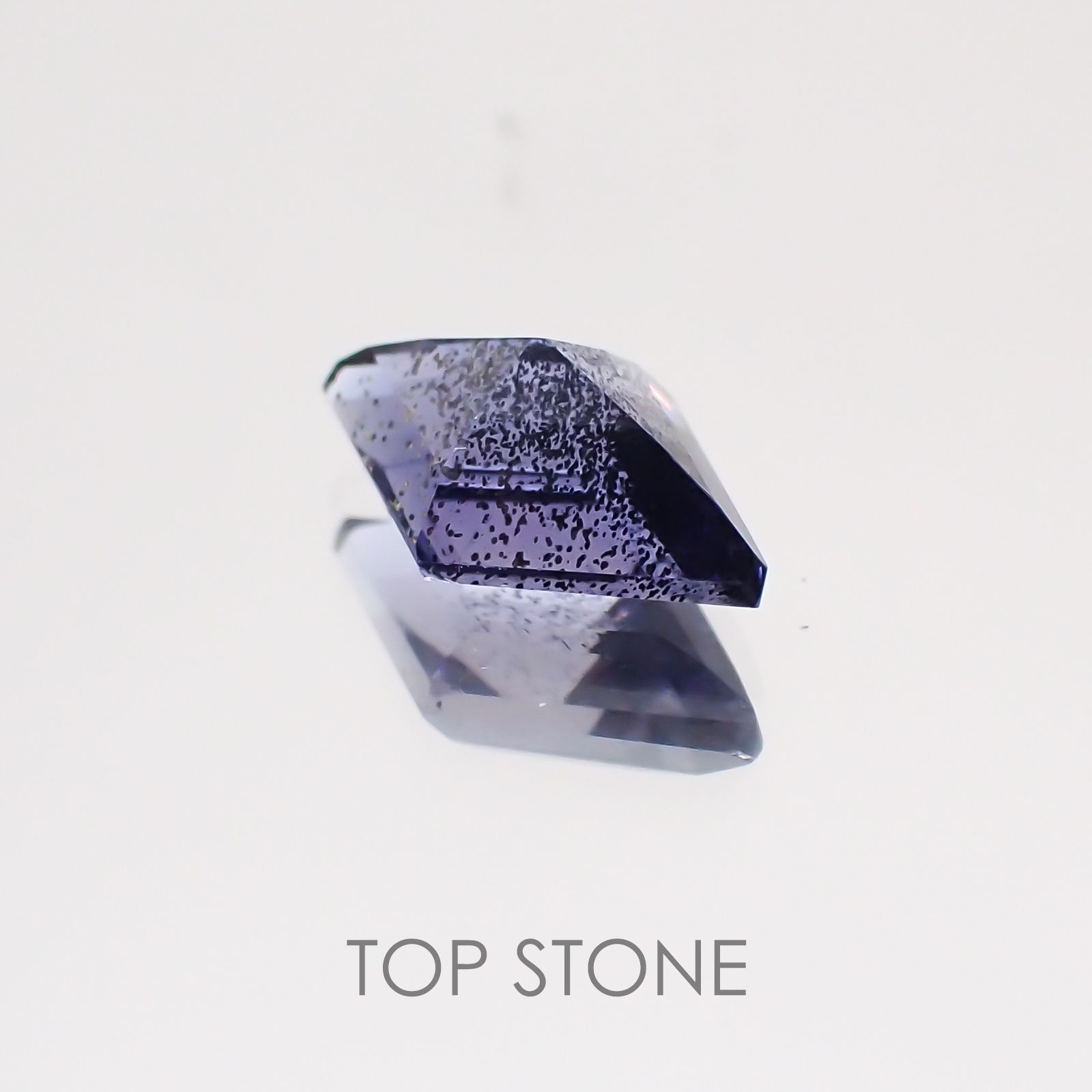 ◇カスタムカット◇アイオライトサンストーン インド・ブラジル産 ルース 0.86ct[21059244]9.5×6.1mm前後