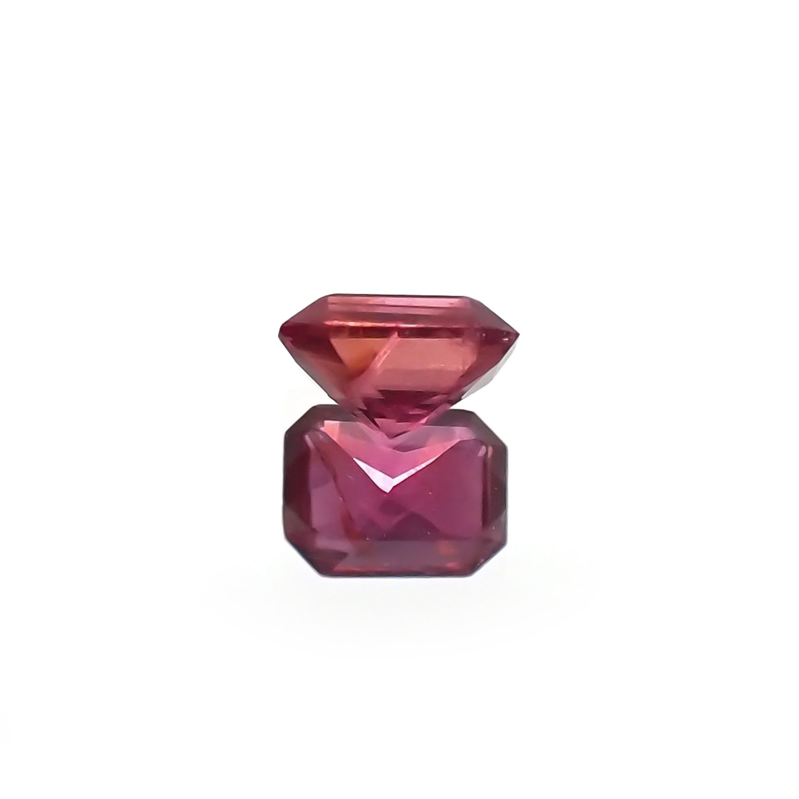 ルビー 非加熱(宝石名ルビー) マダガスカル産 識別済 0.21ct / 3.7x2.8mm前後 [210711730]