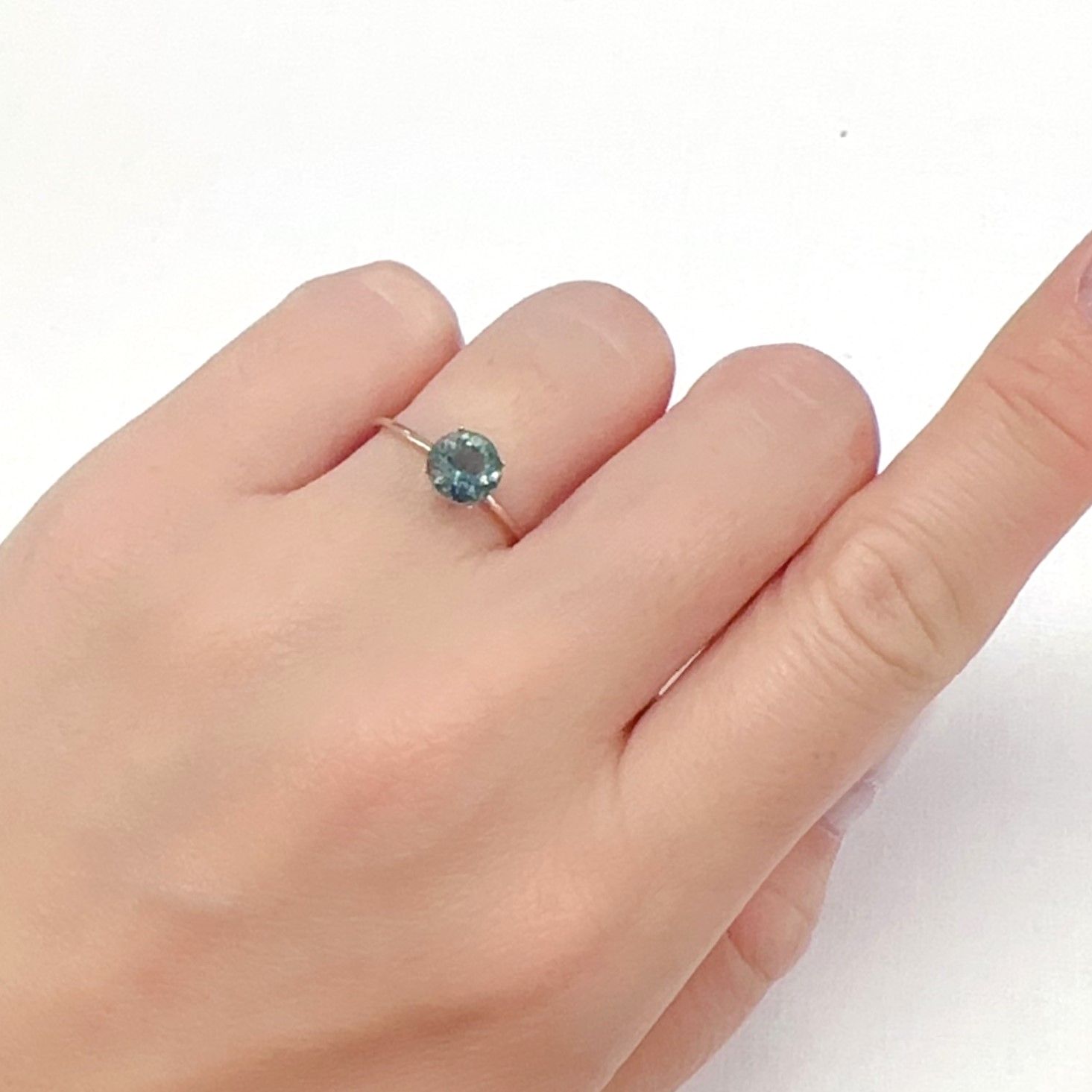 フローライト フルオレッセンス イギリス・ダイアナマリア鉱山産 1.12ct[240527699]6.4x6.3mm前後