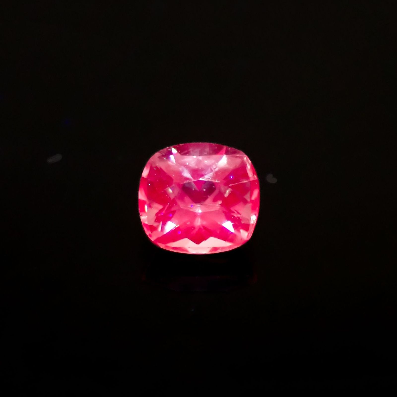 ラベンダーサファイア(宝石名サファイア)スリランカ/マダガスカル産 識別済 0.71ct / 5.1x4.8mm前後 [220817463]