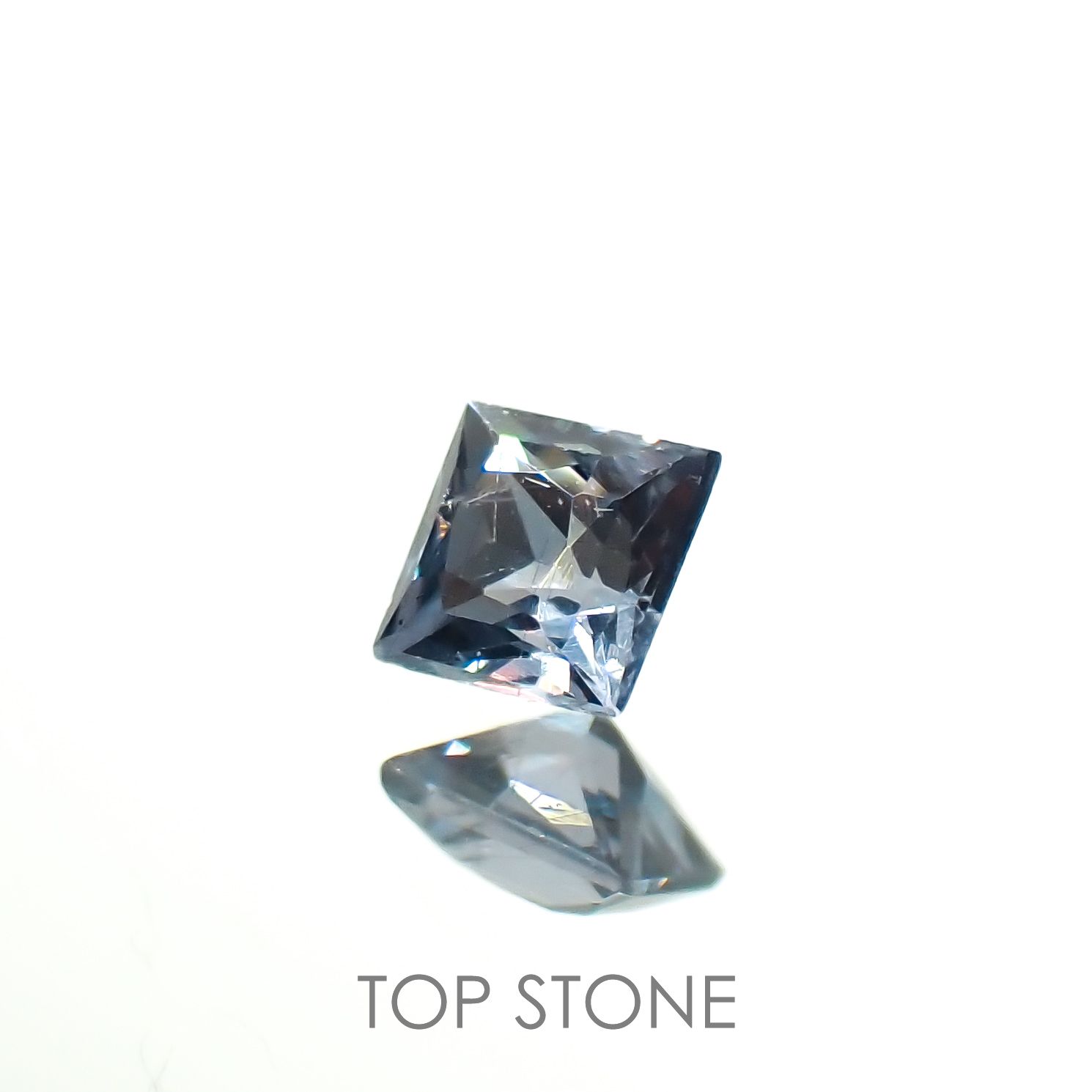 ◇プリンセスカット◇カラーチェンジガーネット アレキタイプ(宝石名ガーネット)マダガスカル・ベキリー産 0.11ct 識別済[221119059]2.5x2.5mm前後