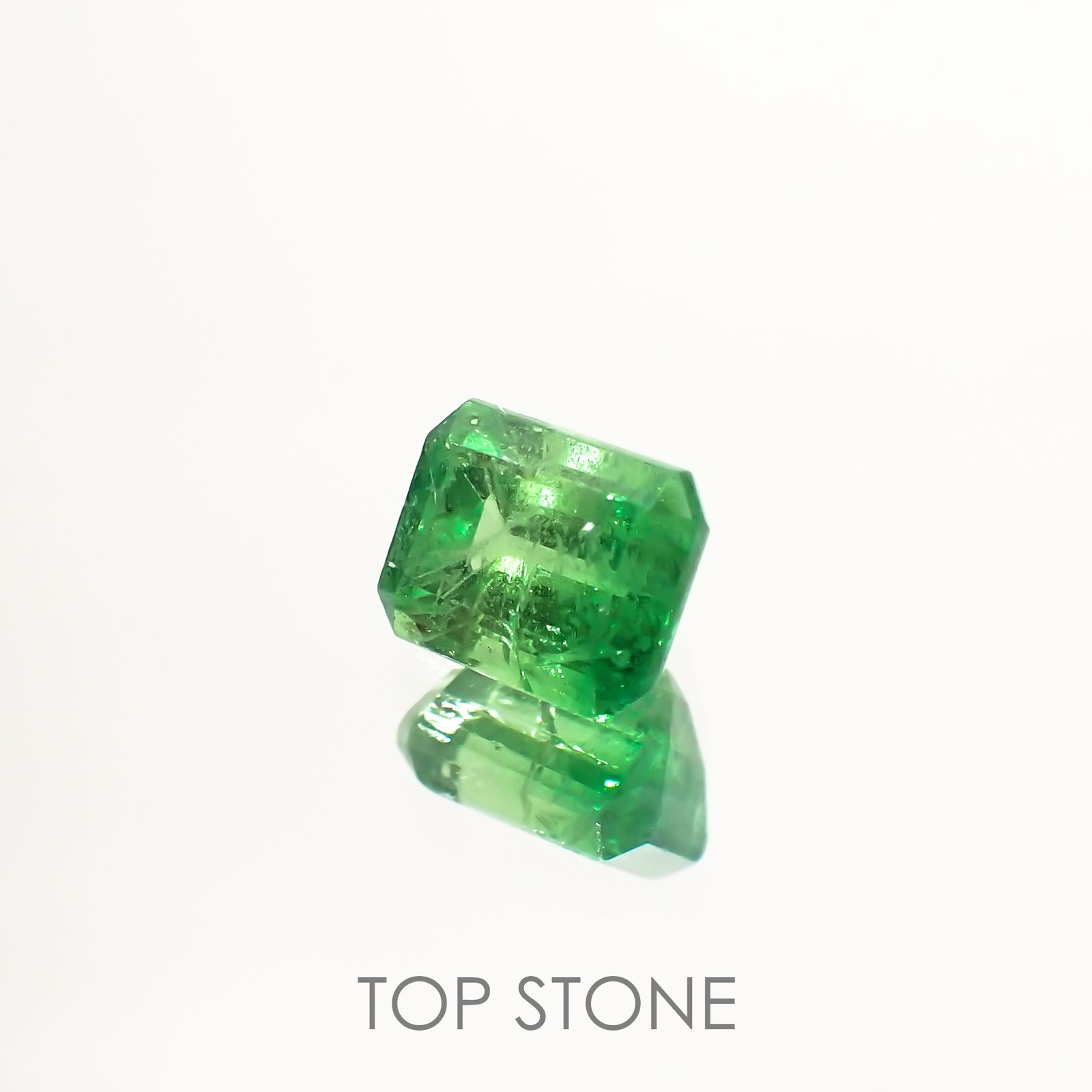 バイカラーツァボライト(宝石名グリーン グロッシュラー・ガーネット) タンザニア産 1.83ct 識別済[210711917]6.7×5.5mm前後