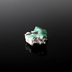 エメラルド 原石 コロンビア産 8.57ct[240427246]16.1x14mm前後