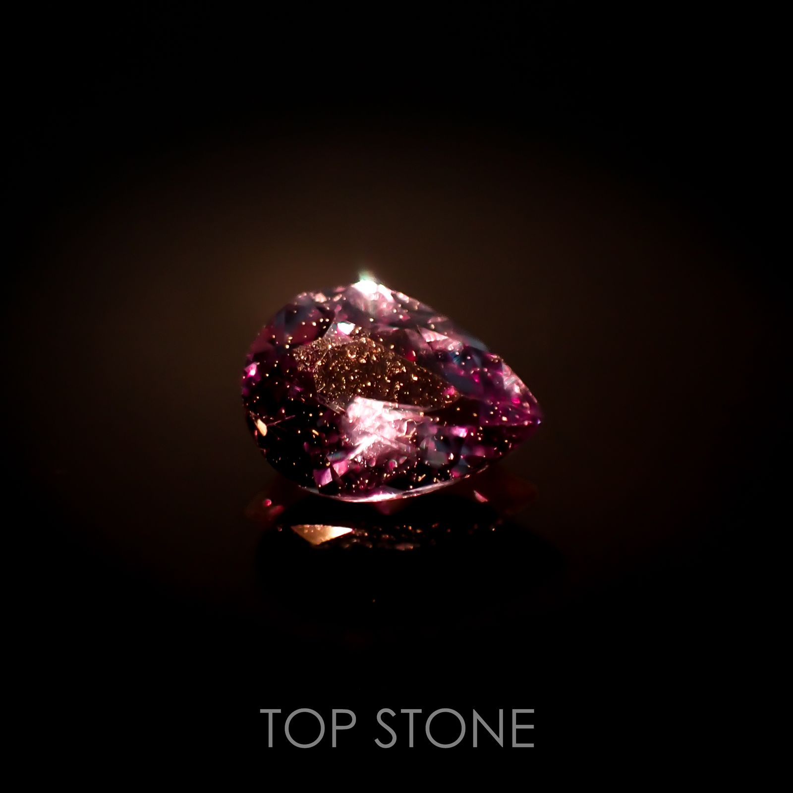カラーチェンジガーネット アレキタイプ(宝石名ガーネット)マダガスカル・ベキリー産 0.14ct 識別済[221119062]4x2.9mm前後