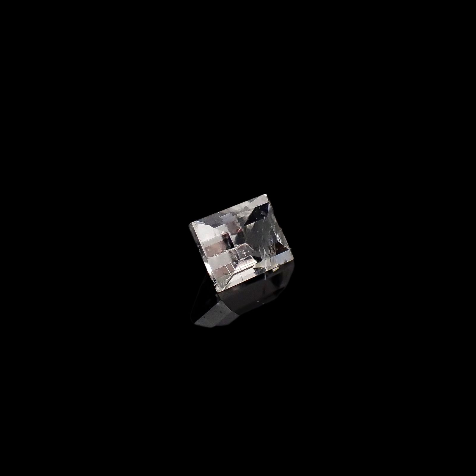ハイアロフェン(宝石名ハイアロフェーン)ボスニア・ヘルツェゴビナ産 0.300ct ソ付(日独)[240527771]4.19x3.2mm前後