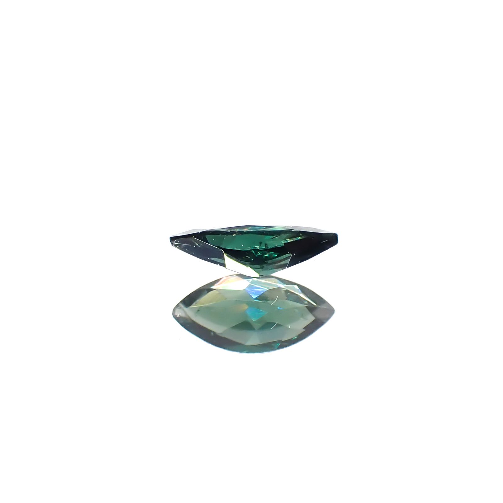 ベキリーブルーガーネット（カラーチェンジガーネット アレキタイプ） マダガスカル・ベキリー産 0.21ct[240628285]5.8x2.9mm前後
