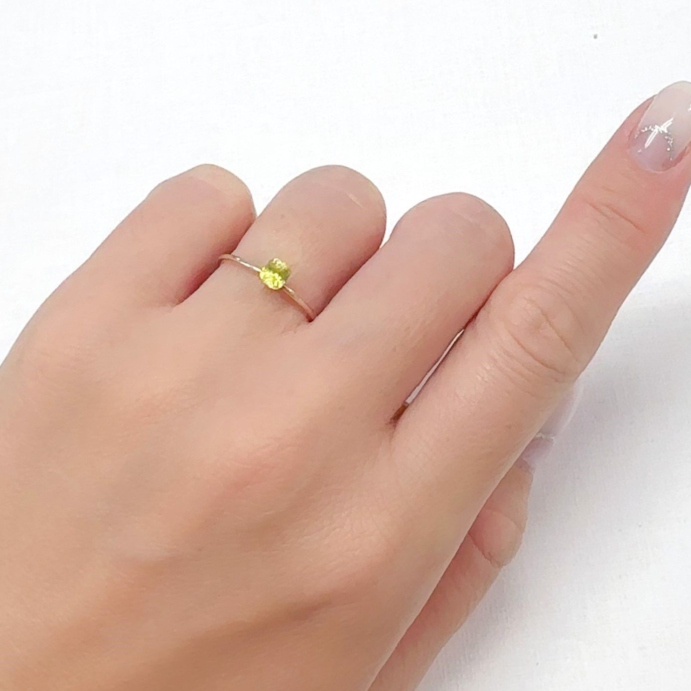 スフェーン マダガスカル産 0.36ct[240627909]4.1x3.7mm前後