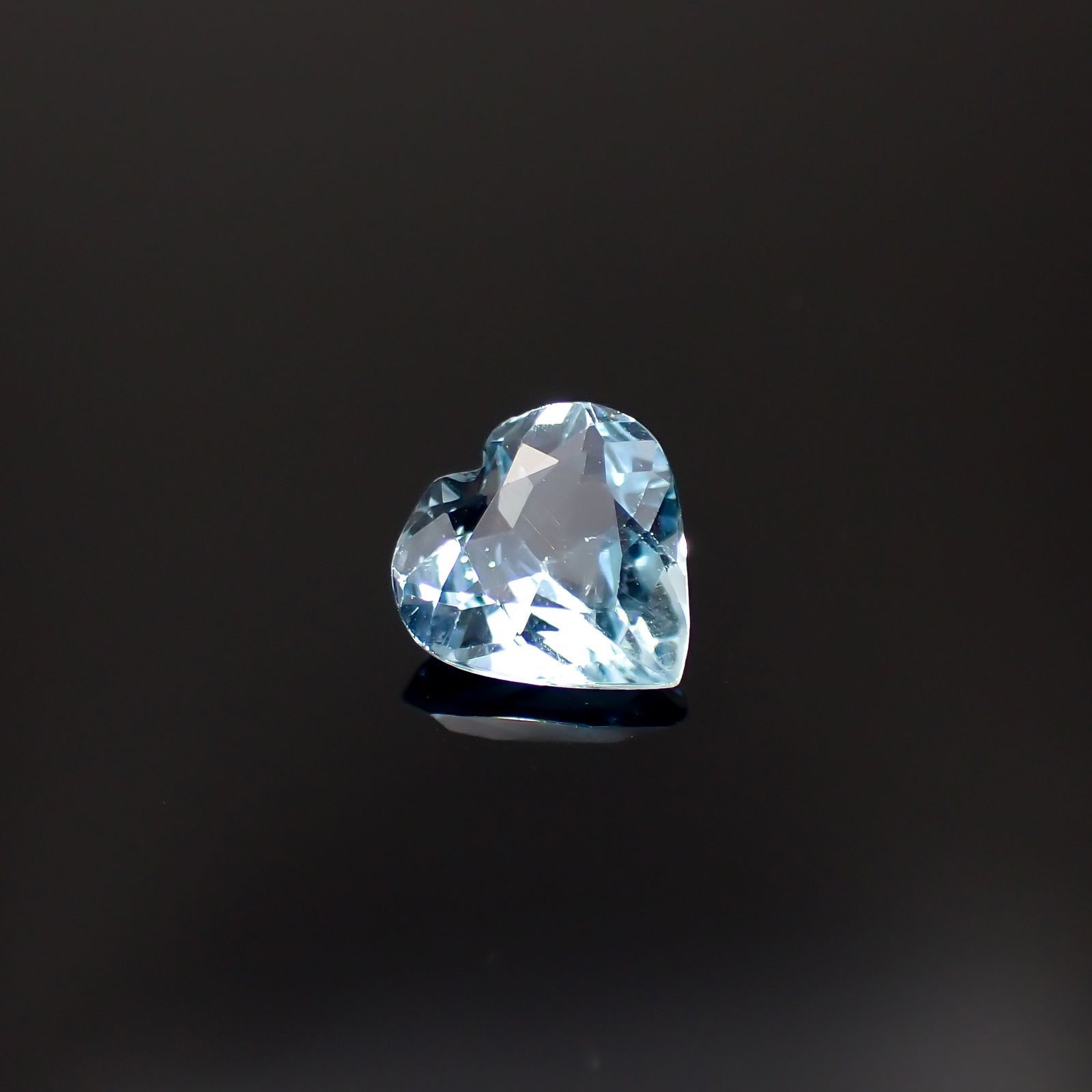 サンタマリアアクアマリン ブラジル産 1.15ct / 7.9x7.9mm前後 [231224583]