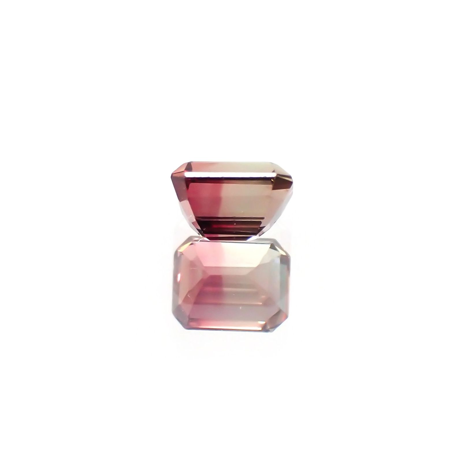 バイカラーサファイア(宝石名バイカラー・サファイア) タンザニア産 識別済 0.29ct / 3.8x3.1mm前後 [21069751]