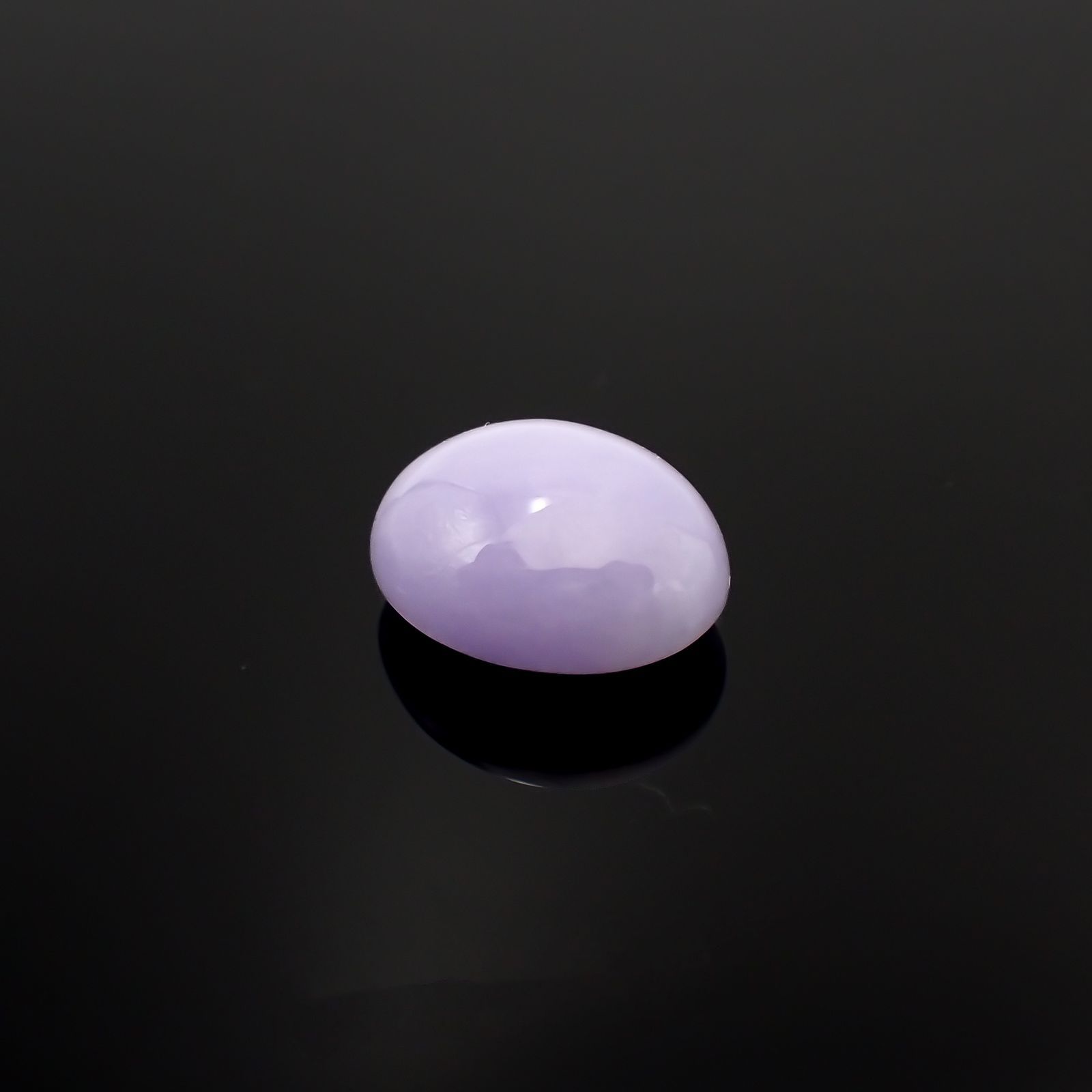 ラベンダー翡翠(宝石名ラベンダー・ジェダイト(翡翠))ビルマ産 5.514ct ソ付(彩珠)[221219580]11.5x9.6mm前後