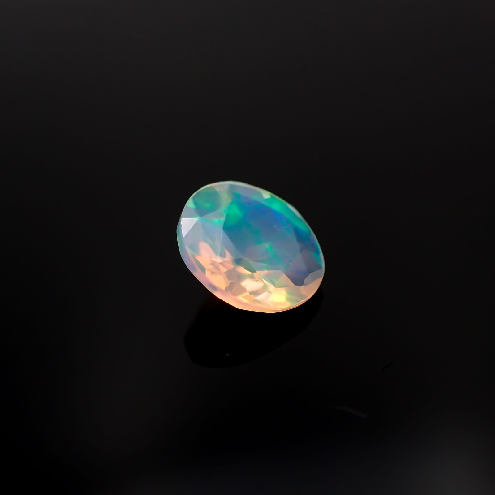 エチオピアオパール エチオピア産 0.52ct[230421406]6.8x6.7mm前後
