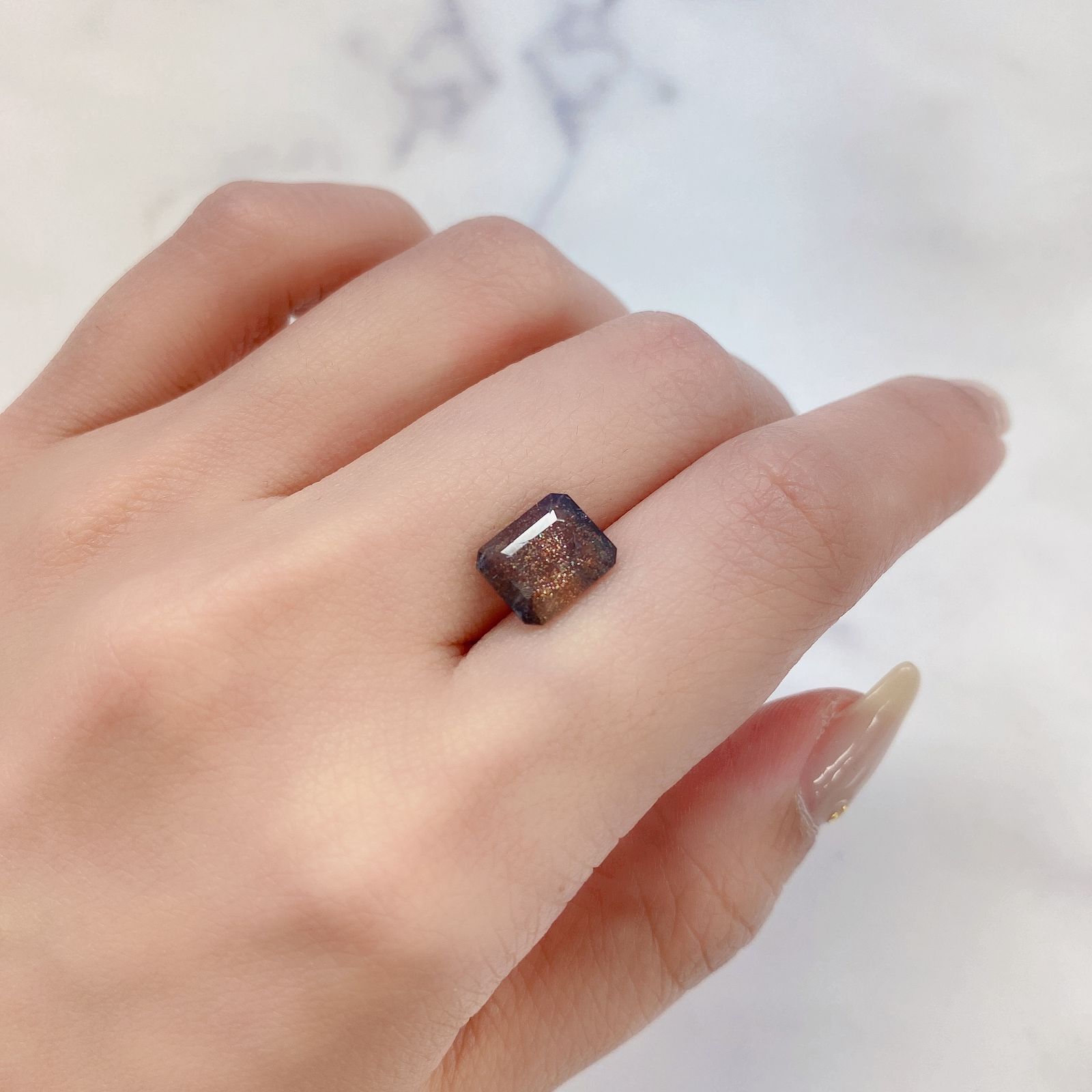 ブラッドショットアイオライト (宝石名アベンチュリン・アイオライト) インド/ブラジル産 2.134ct ソ付(彩珠)[210611110]9.1×7.6mm前後