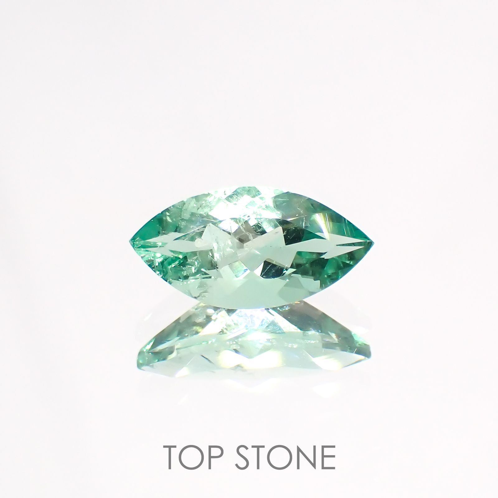 フローライト フルオレッセンス(宝石名フルオライト)イギリス・ロジャリー鉱山産 1.51ct 識別済[211113784]11.1x5.5mm前後
