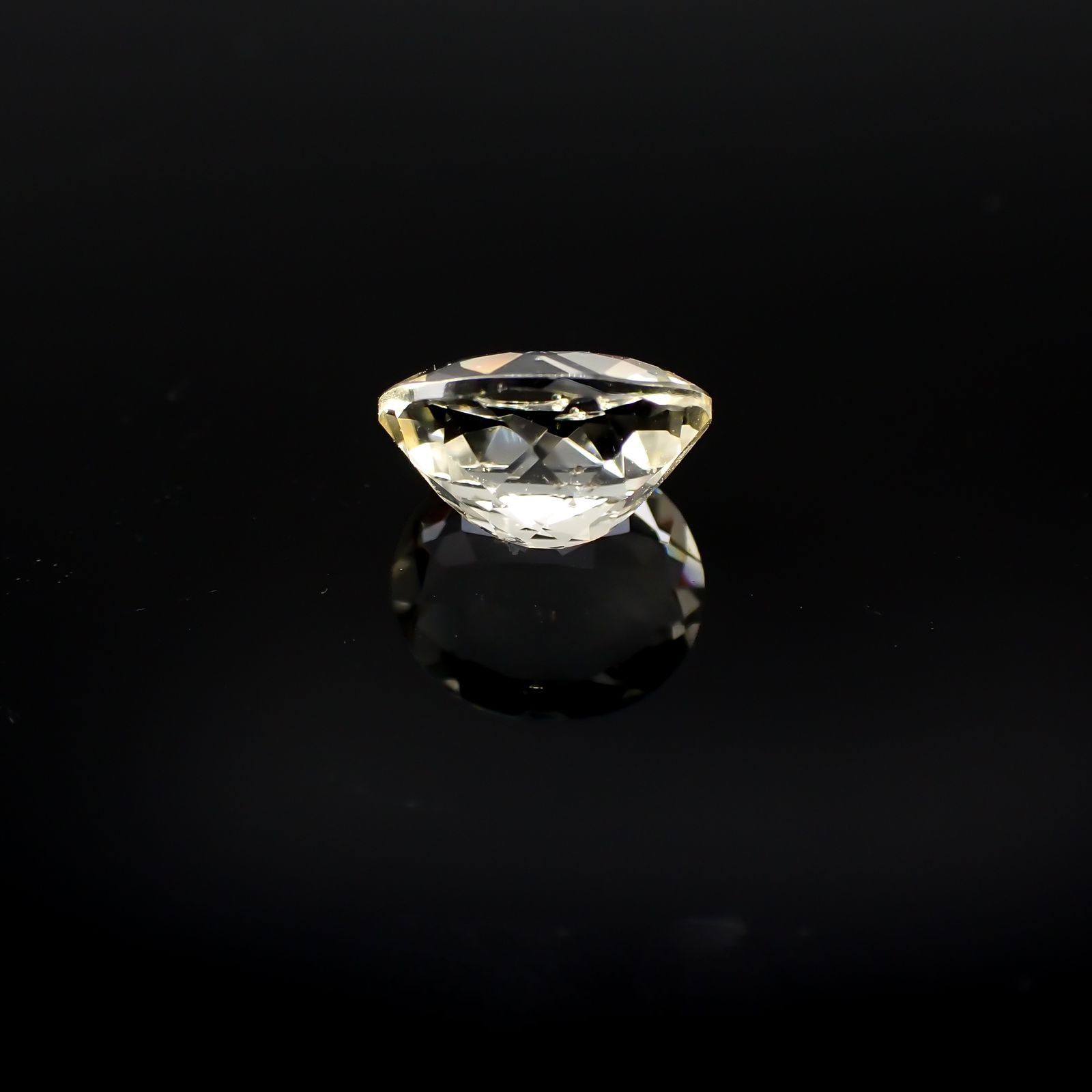 イエロースキャポライト(宝石名イエロー・スキャポライト)ブラジル・ミナスジェライス州産 識別済 1.86ct / 8.7x7.6mm前後 [251118020]
