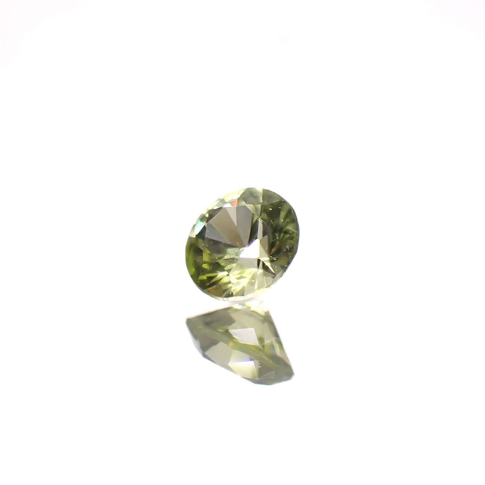 パラサイティックペリドット(宝石名ペリドット)採取地：ロシア 0.097ct 識別済[240627931]2.9x2.9mm前後