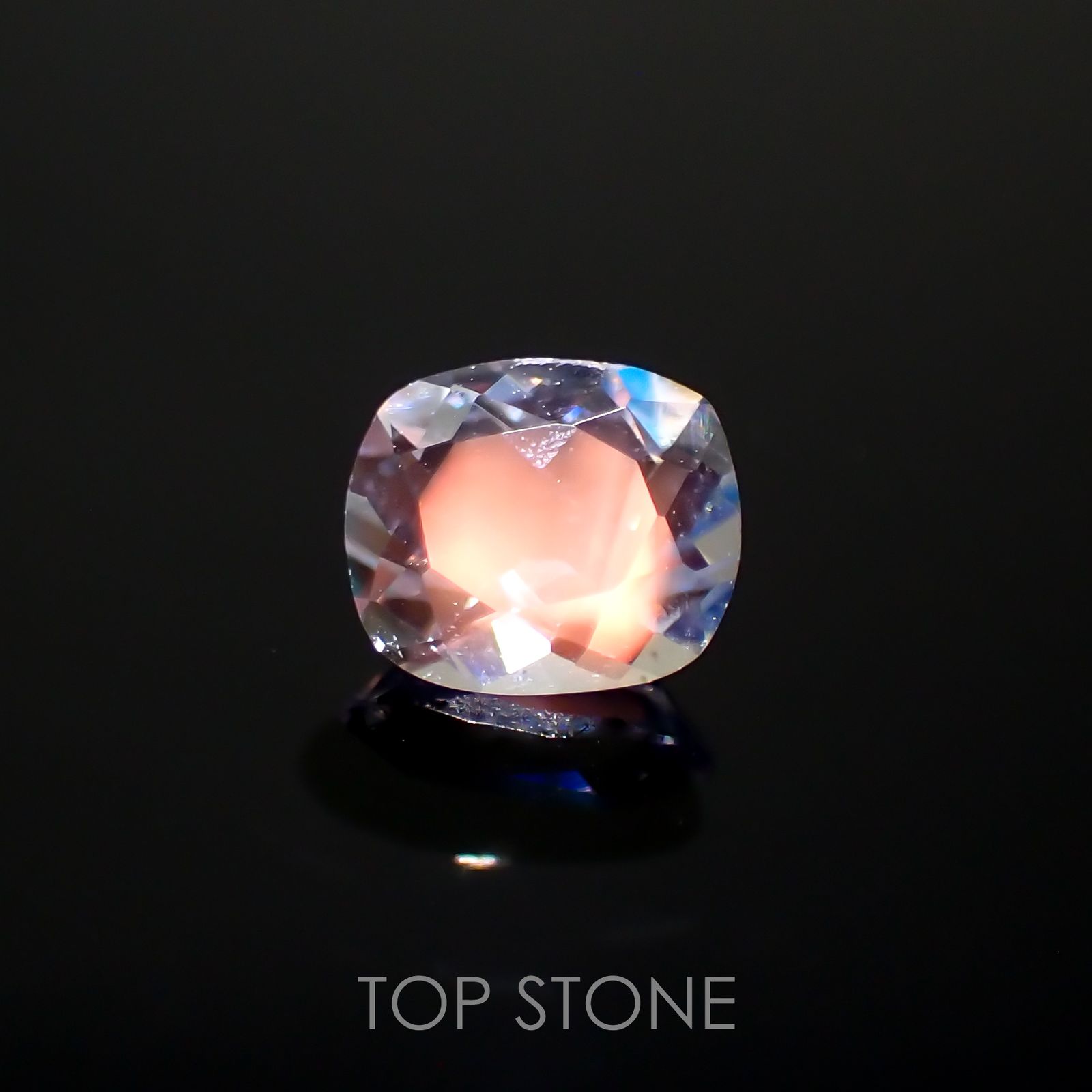 レインボームーンストーン(宝石名ラブラドライト)マダガスカル産 0.36ct 識別済[211113744]5.1x4.3mm前後