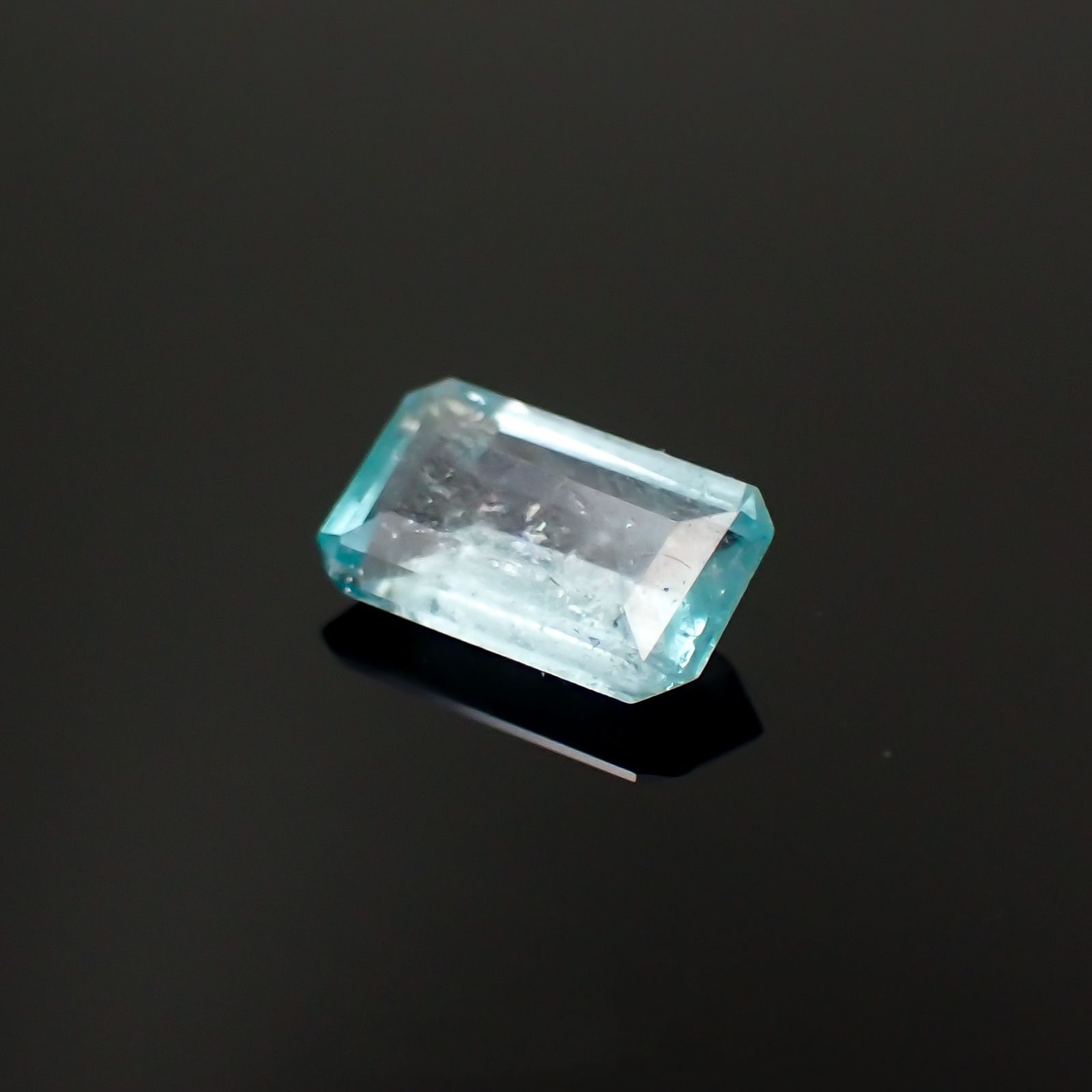 ユークレース(宝石名ブルー・ユークレース)コロンビア産 0.767ct ソ付(彩珠)[221018857]7.5x4.6mm前後