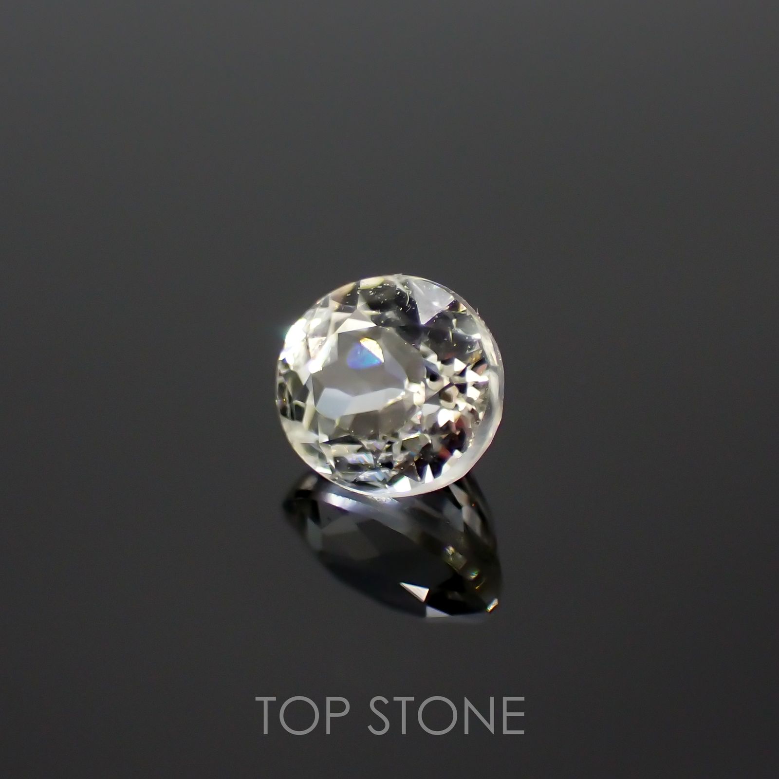 リューコガーネット(宝石名ホワイト グロッシュラー・ガーネット)ビルマ産 0.32ct 識別済[220616317]4.1x3.6mm前後
