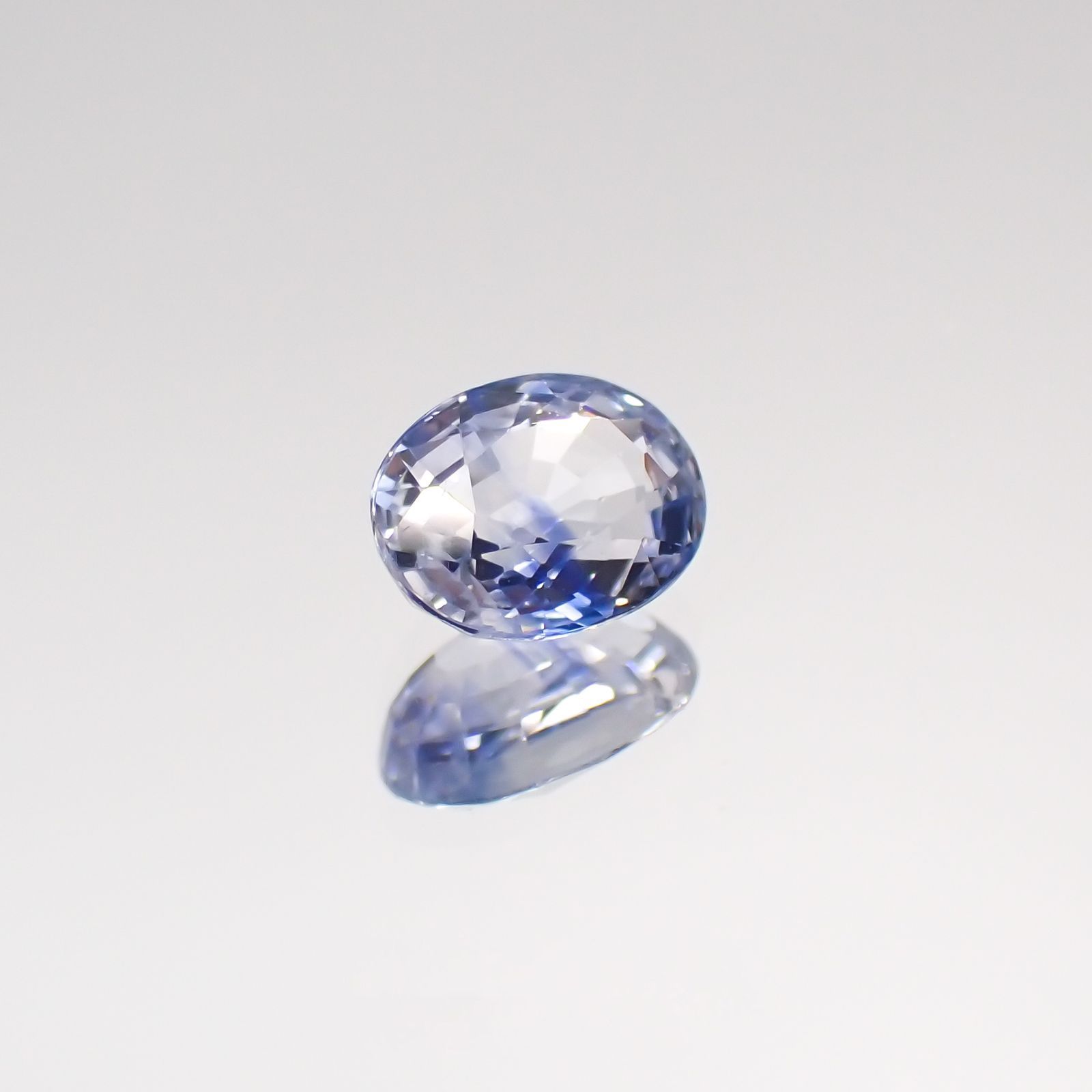 アイスブルーサファイア スリランカ・マダガスカル産 ルース 0.47ct[210611167]5×3.8mm前後