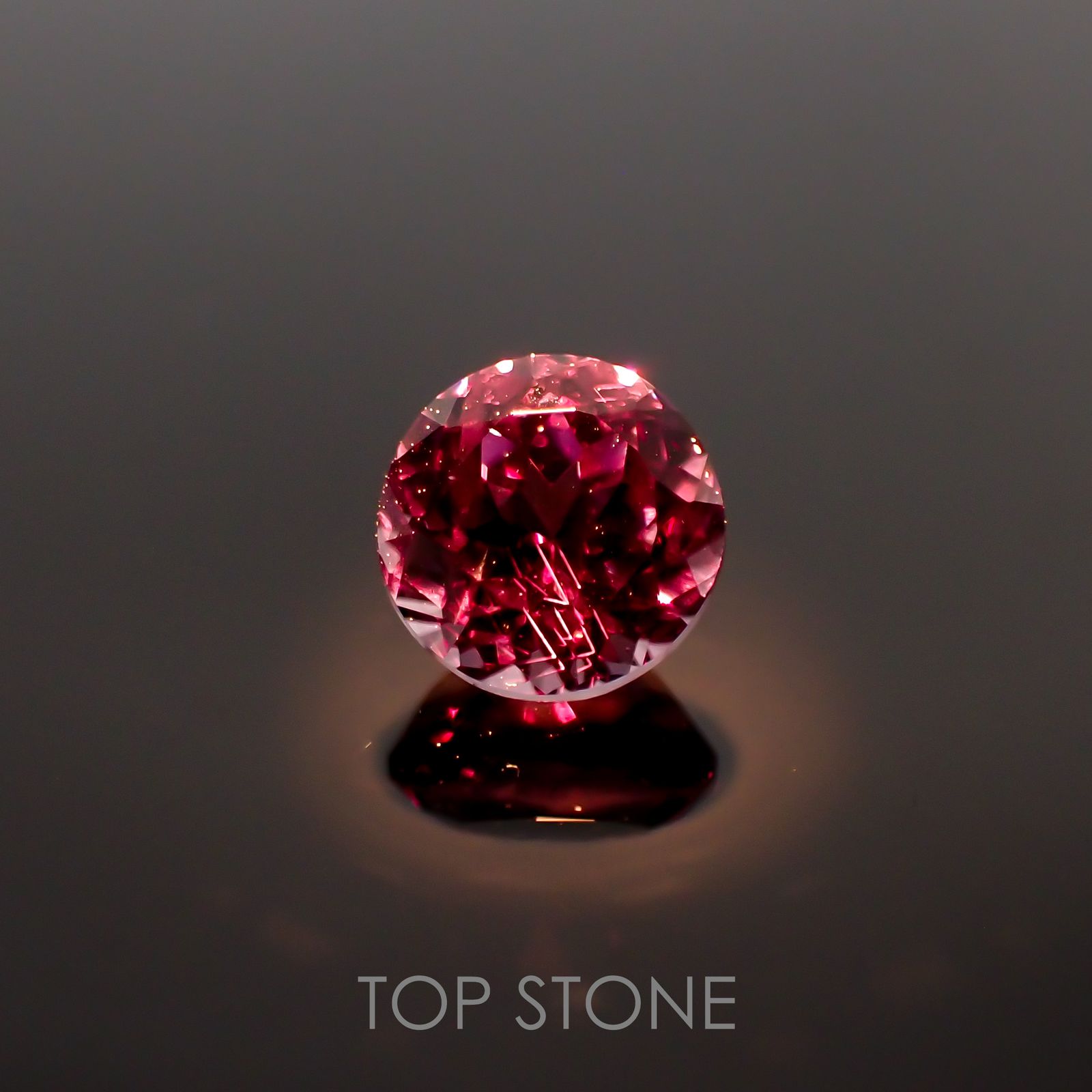 ウンバライトガーネット(宝石名ガーネット) タンザニア産 0.71ct 識別済[20128576]5×5mm前後