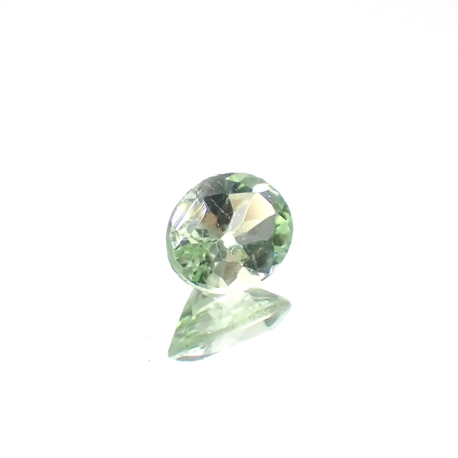 ミントペリドット パキスタン/ノルウェー産 0.35ct [250730641]5.1x4mm前後