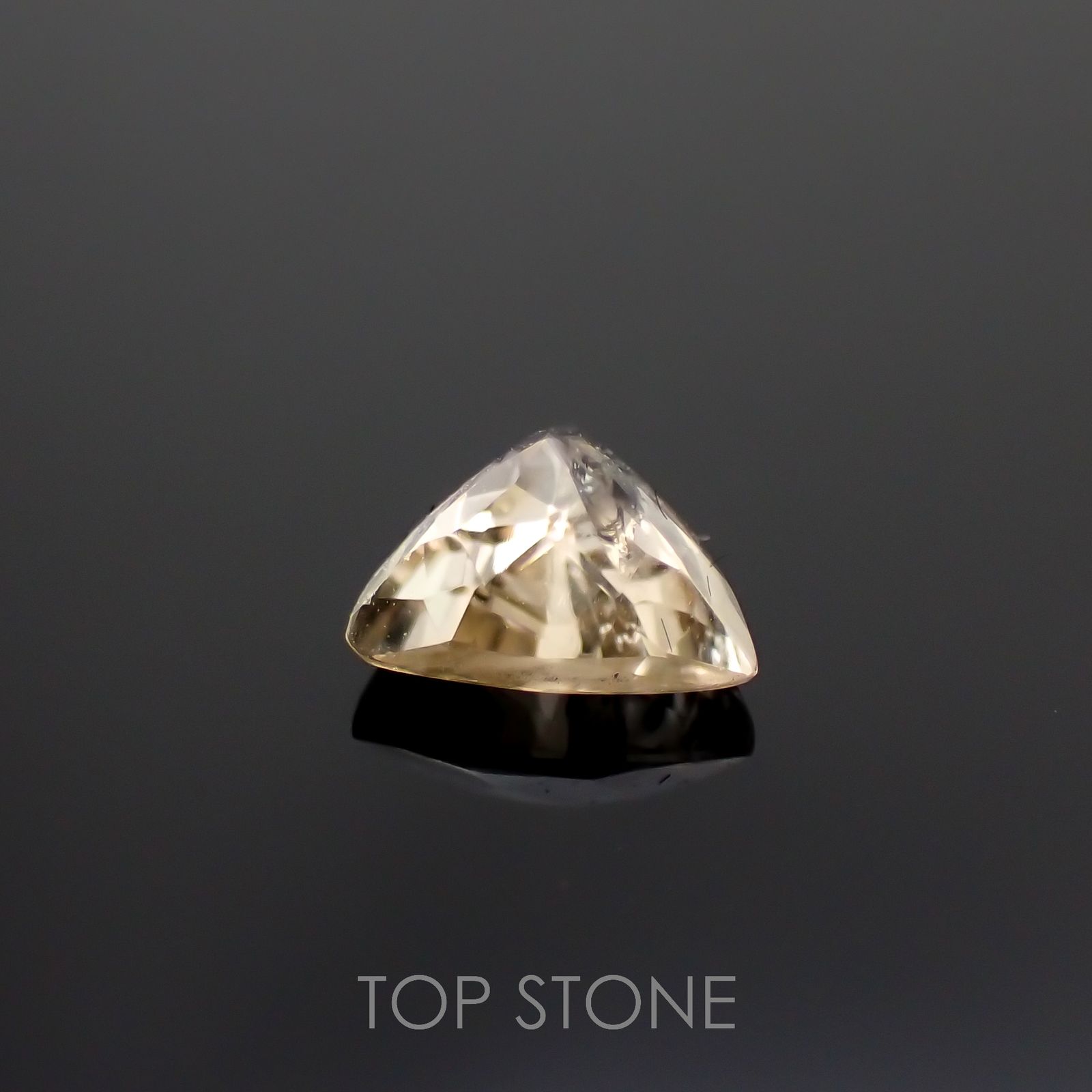 イエローフェナカイト(宝石名イエロー・フェナカイト)ブラジル産 0.592ct ソ付(彩珠)[221018523]5.8x6.4mm前後